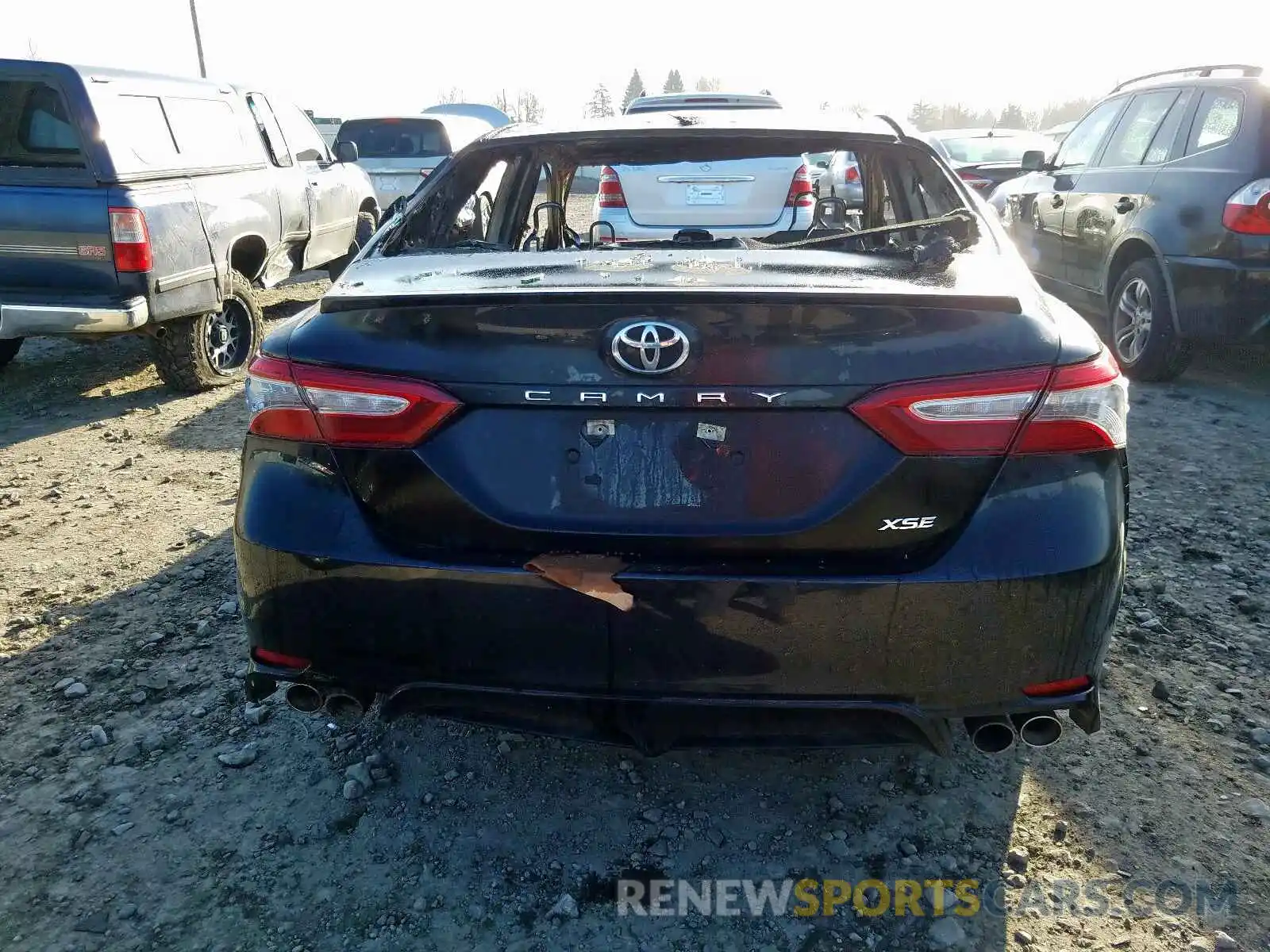 10 Photograph of a damaged car 4T1B61HK5K4793760 TOYOTA CAMRY 2019