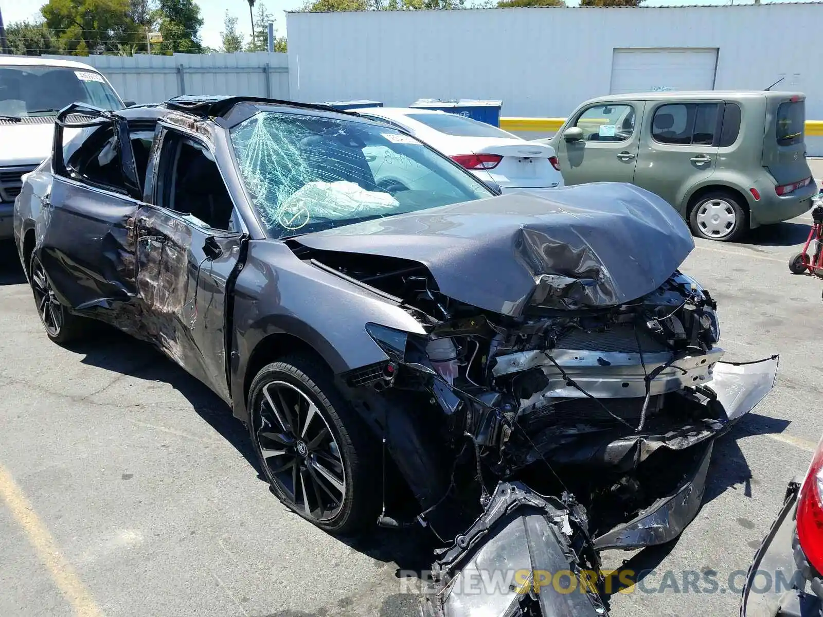 1 Photograph of a damaged car 4T1B61HK5KU168579 TOYOTA CAMRY 2019