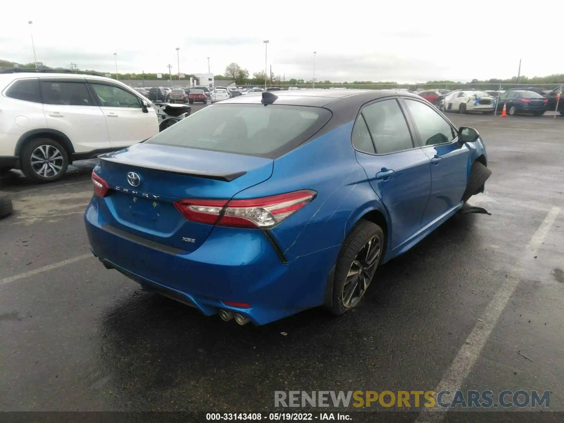 4 Photograph of a damaged car 4T1B61HK5KU181025 TOYOTA CAMRY 2019