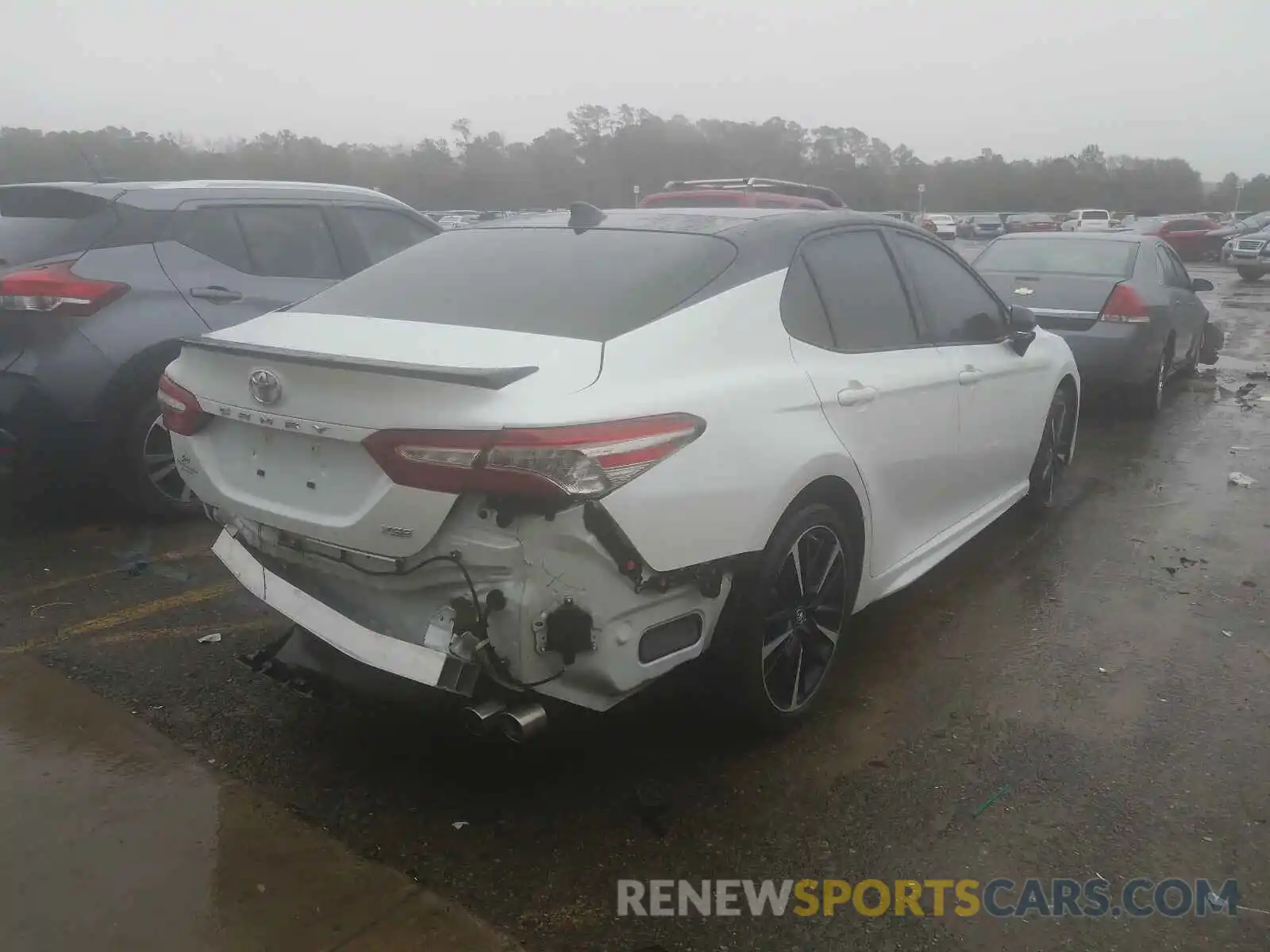 4 Photograph of a damaged car 4T1B61HK5KU187469 TOYOTA CAMRY 2019