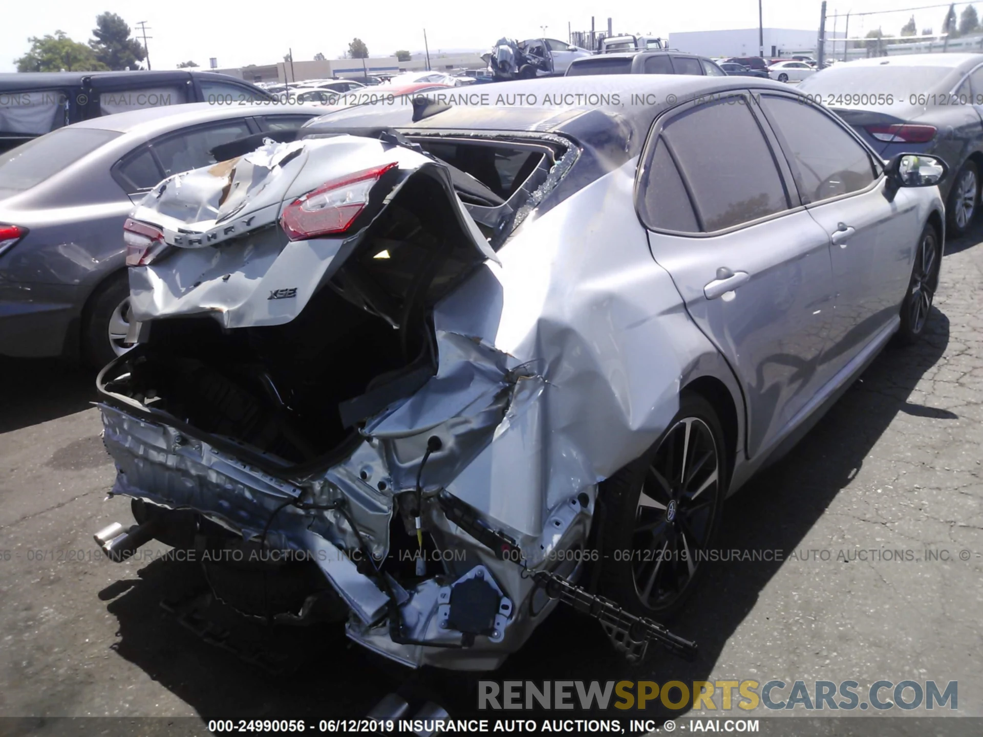 4 Photograph of a damaged car 4T1B61HK5KU188184 TOYOTA CAMRY 2019