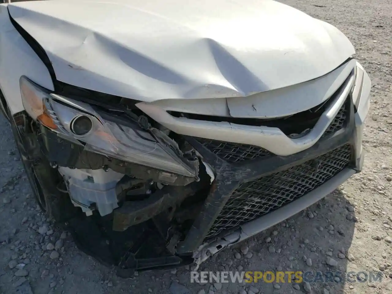 9 Photograph of a damaged car 4T1B61HK5KU201340 TOYOTA CAMRY 2019