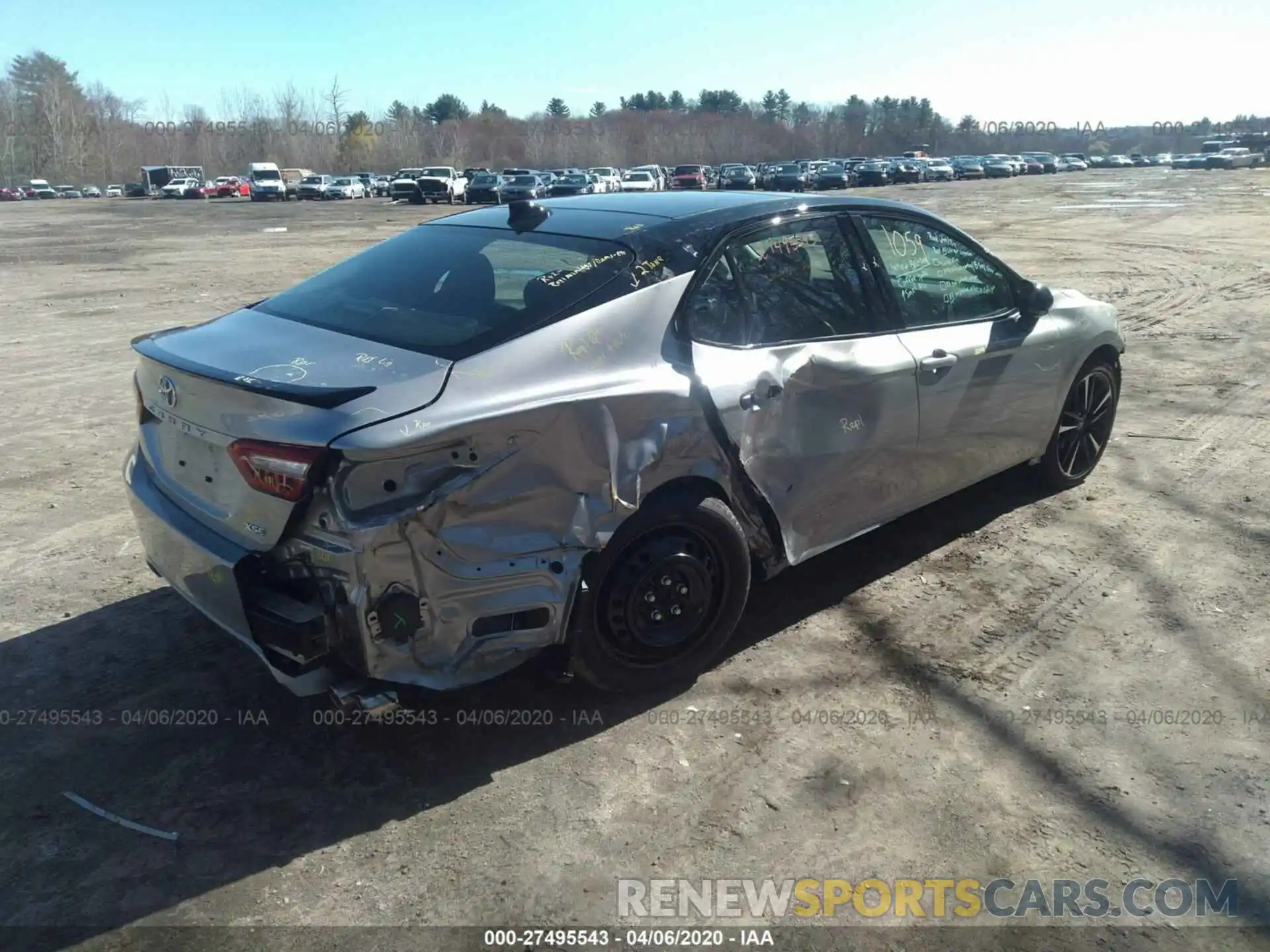 4 Photograph of a damaged car 4T1B61HK5KU203556 TOYOTA CAMRY 2019