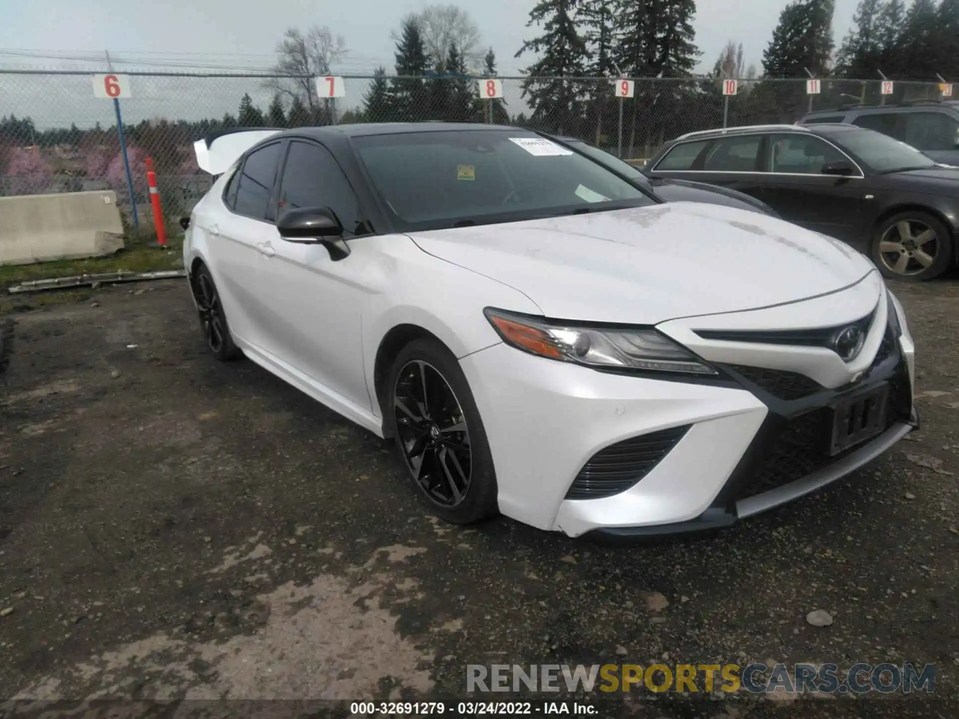 1 Photograph of a damaged car 4T1B61HK5KU209325 TOYOTA CAMRY 2019