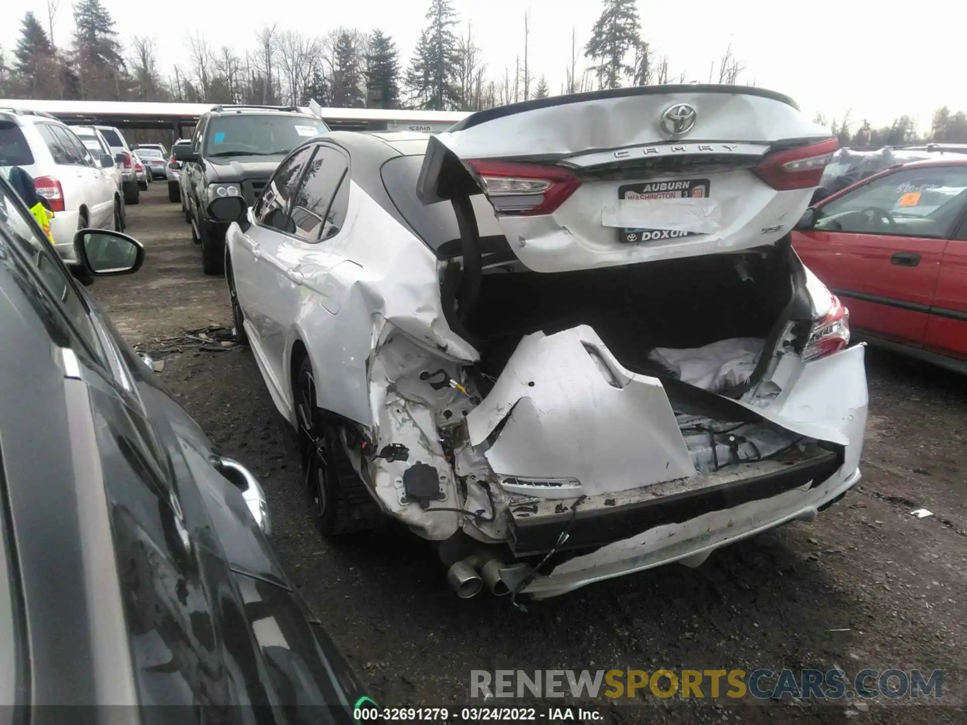 3 Photograph of a damaged car 4T1B61HK5KU209325 TOYOTA CAMRY 2019