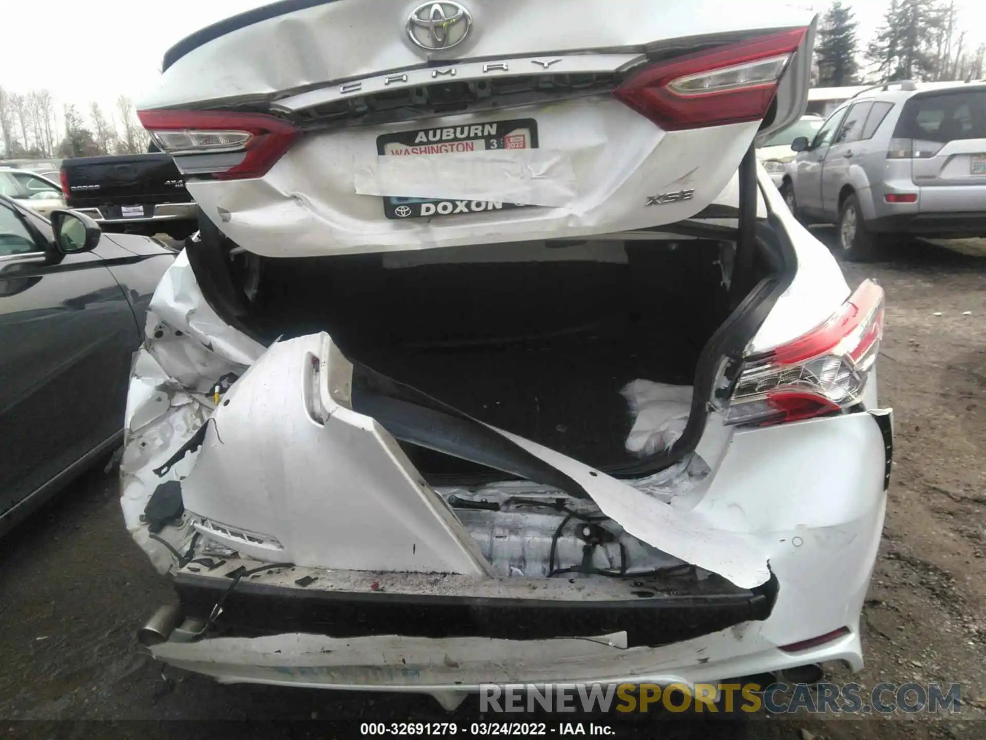 6 Photograph of a damaged car 4T1B61HK5KU209325 TOYOTA CAMRY 2019