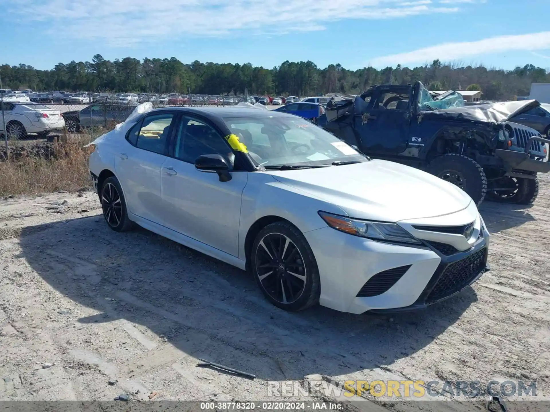 1 Photograph of a damaged car 4T1B61HK5KU218347 TOYOTA CAMRY 2019