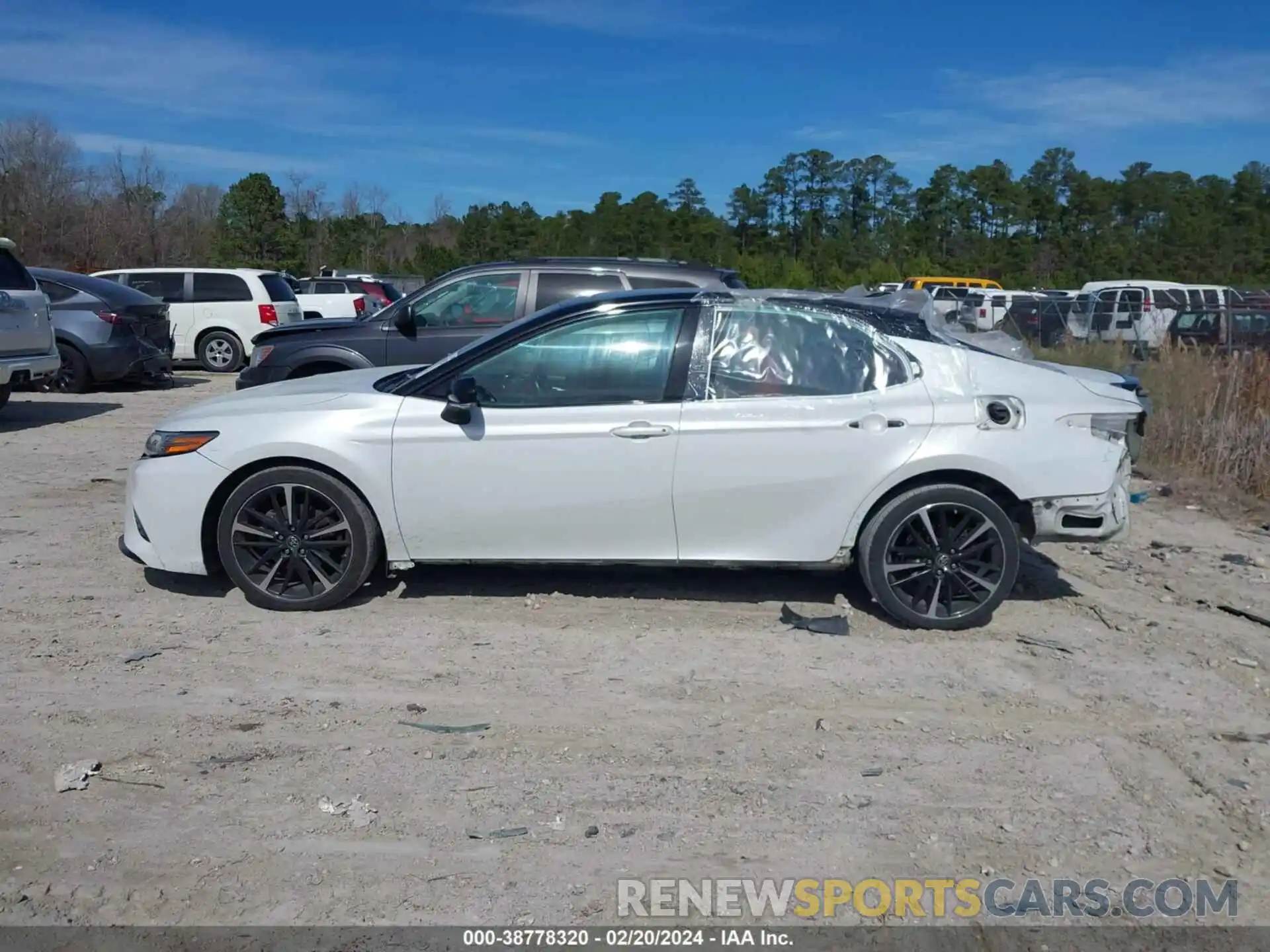 14 Photograph of a damaged car 4T1B61HK5KU218347 TOYOTA CAMRY 2019