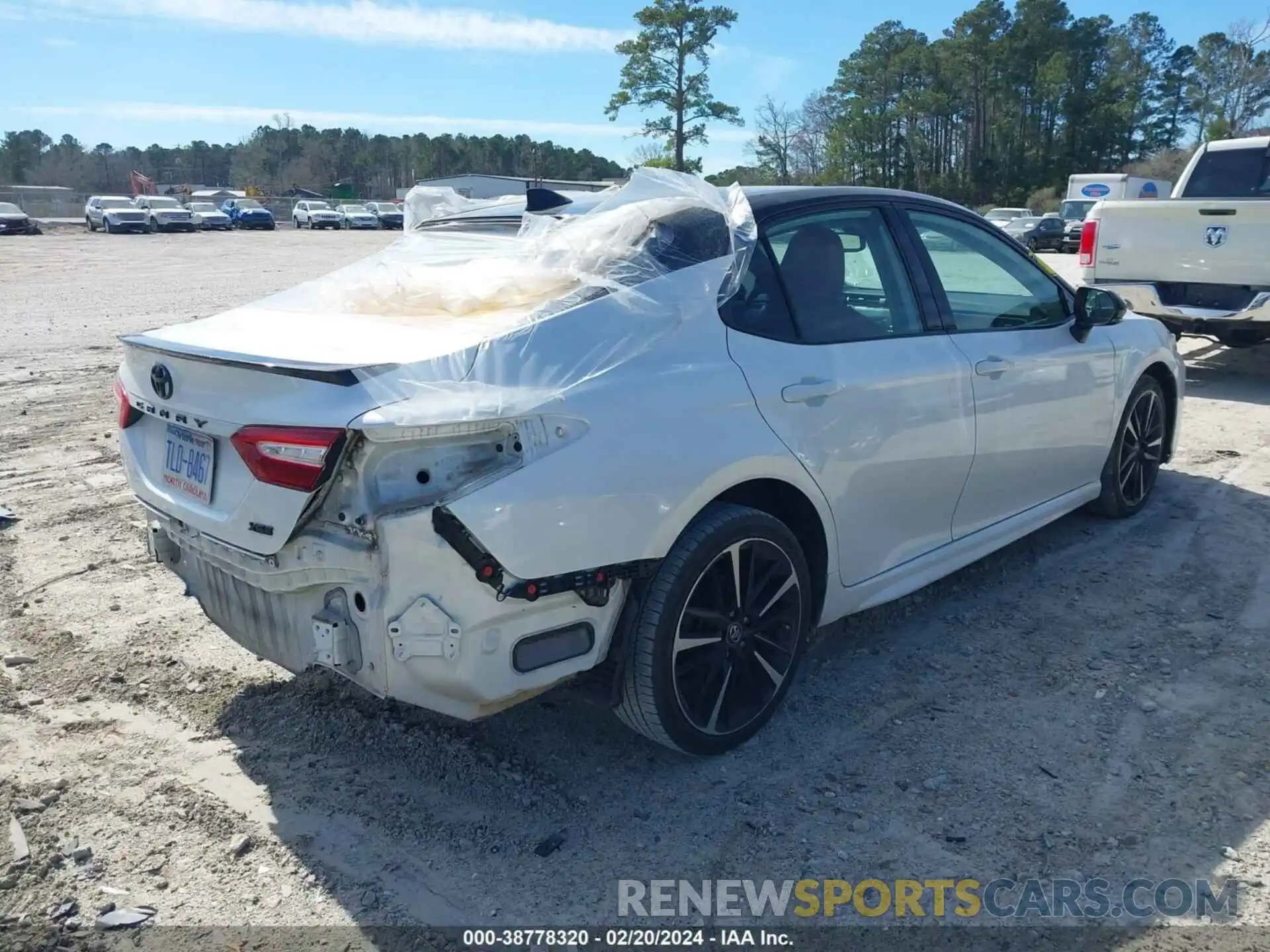 4 Photograph of a damaged car 4T1B61HK5KU218347 TOYOTA CAMRY 2019