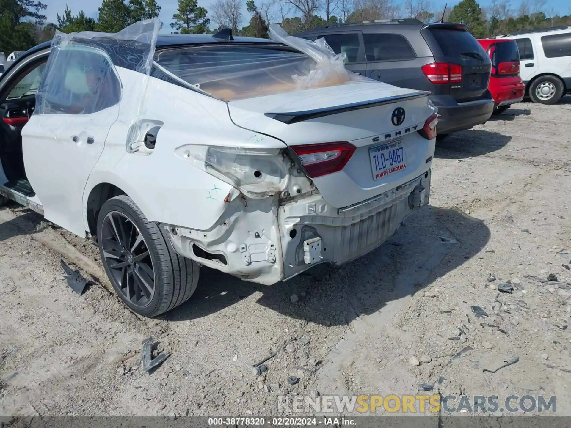 6 Photograph of a damaged car 4T1B61HK5KU218347 TOYOTA CAMRY 2019