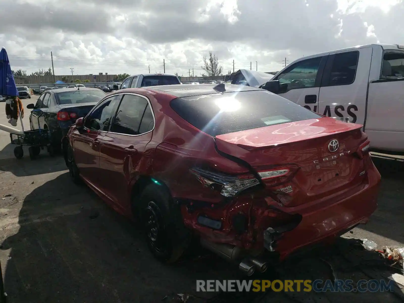 3 Photograph of a damaged car 4T1B61HK5KU224360 TOYOTA CAMRY 2019