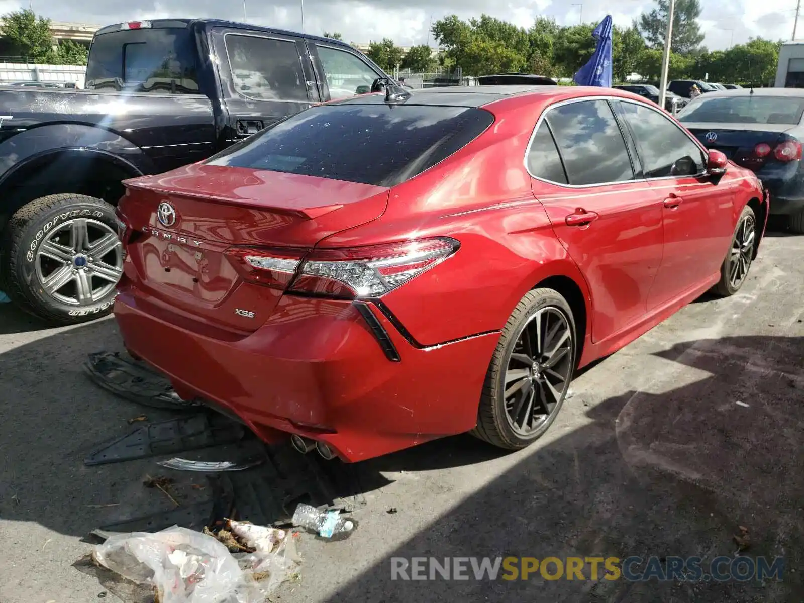 4 Photograph of a damaged car 4T1B61HK5KU224360 TOYOTA CAMRY 2019