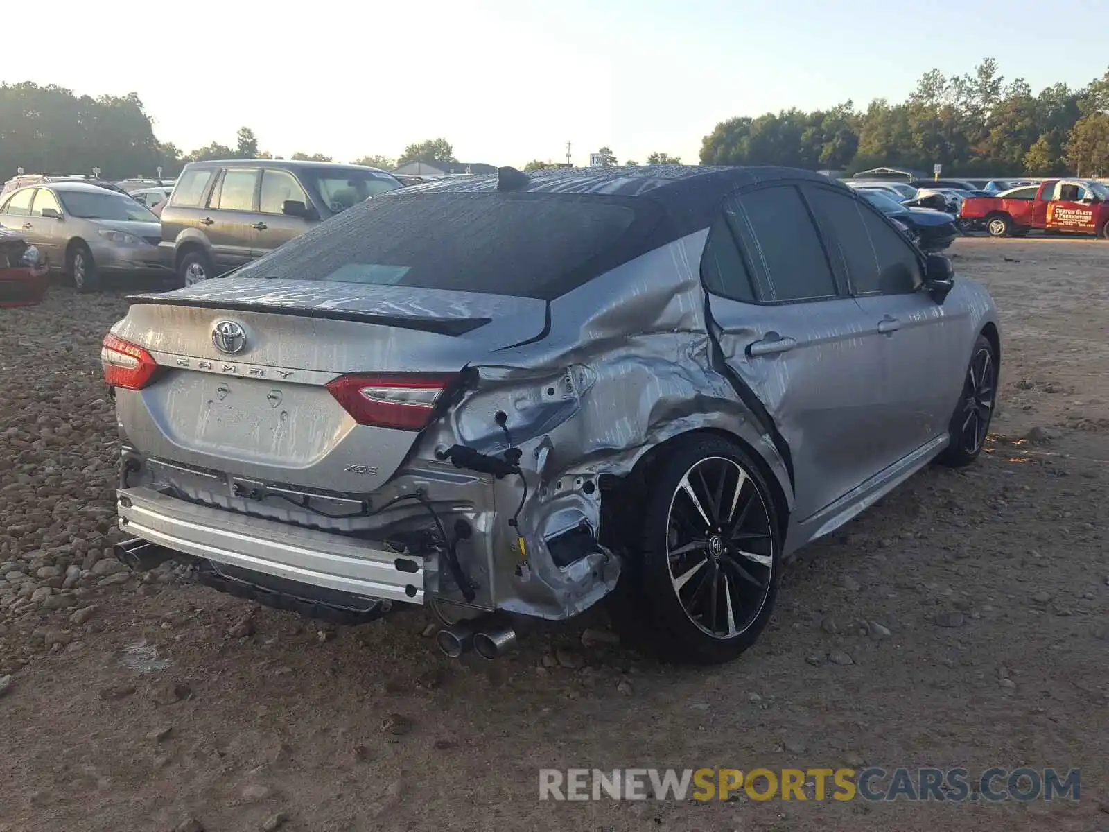 4 Photograph of a damaged car 4T1B61HK5KU233060 TOYOTA CAMRY 2019