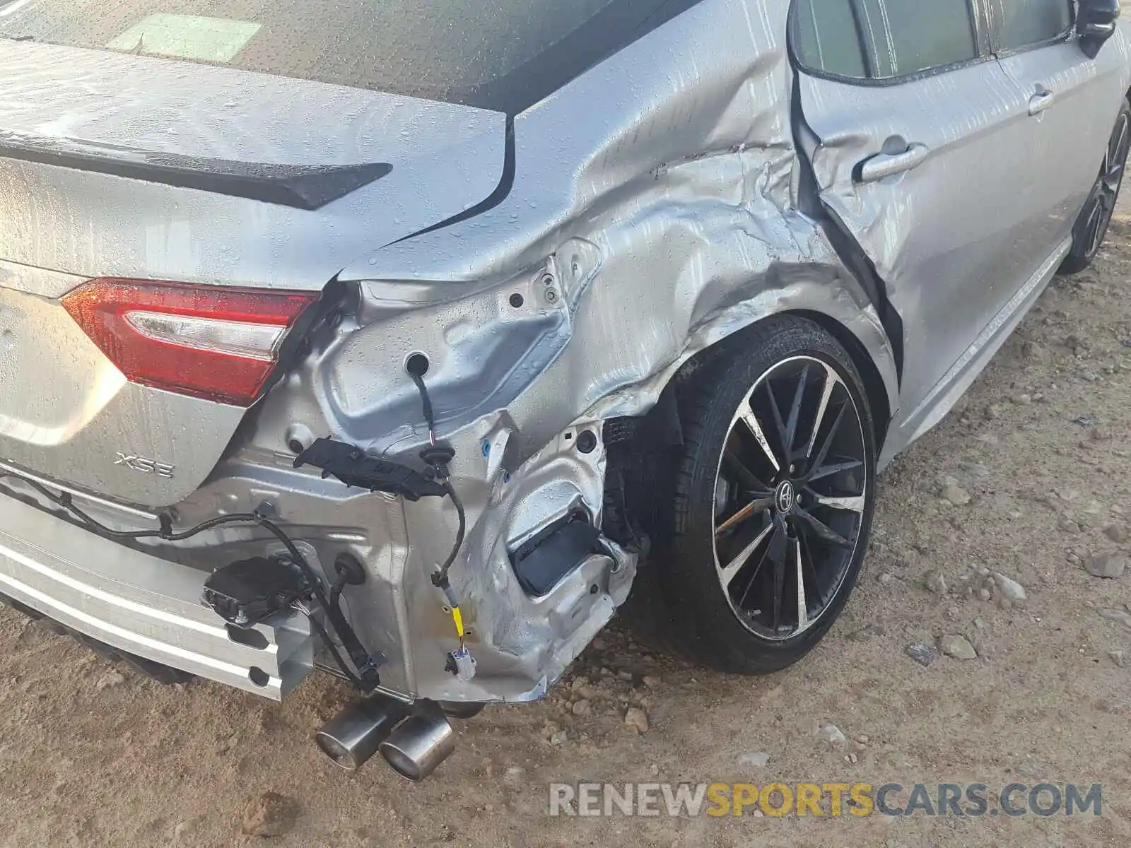 9 Photograph of a damaged car 4T1B61HK5KU233060 TOYOTA CAMRY 2019