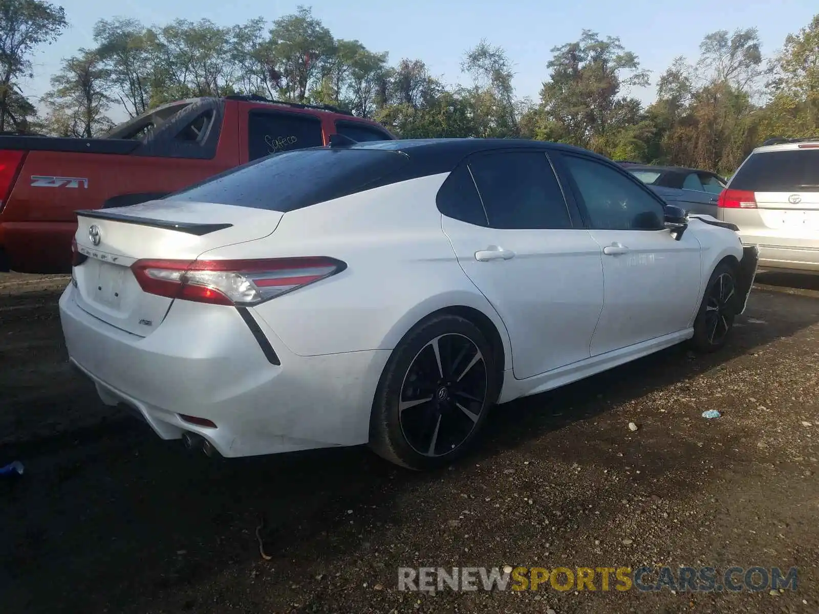 4 Photograph of a damaged car 4T1B61HK5KU236282 TOYOTA CAMRY 2019