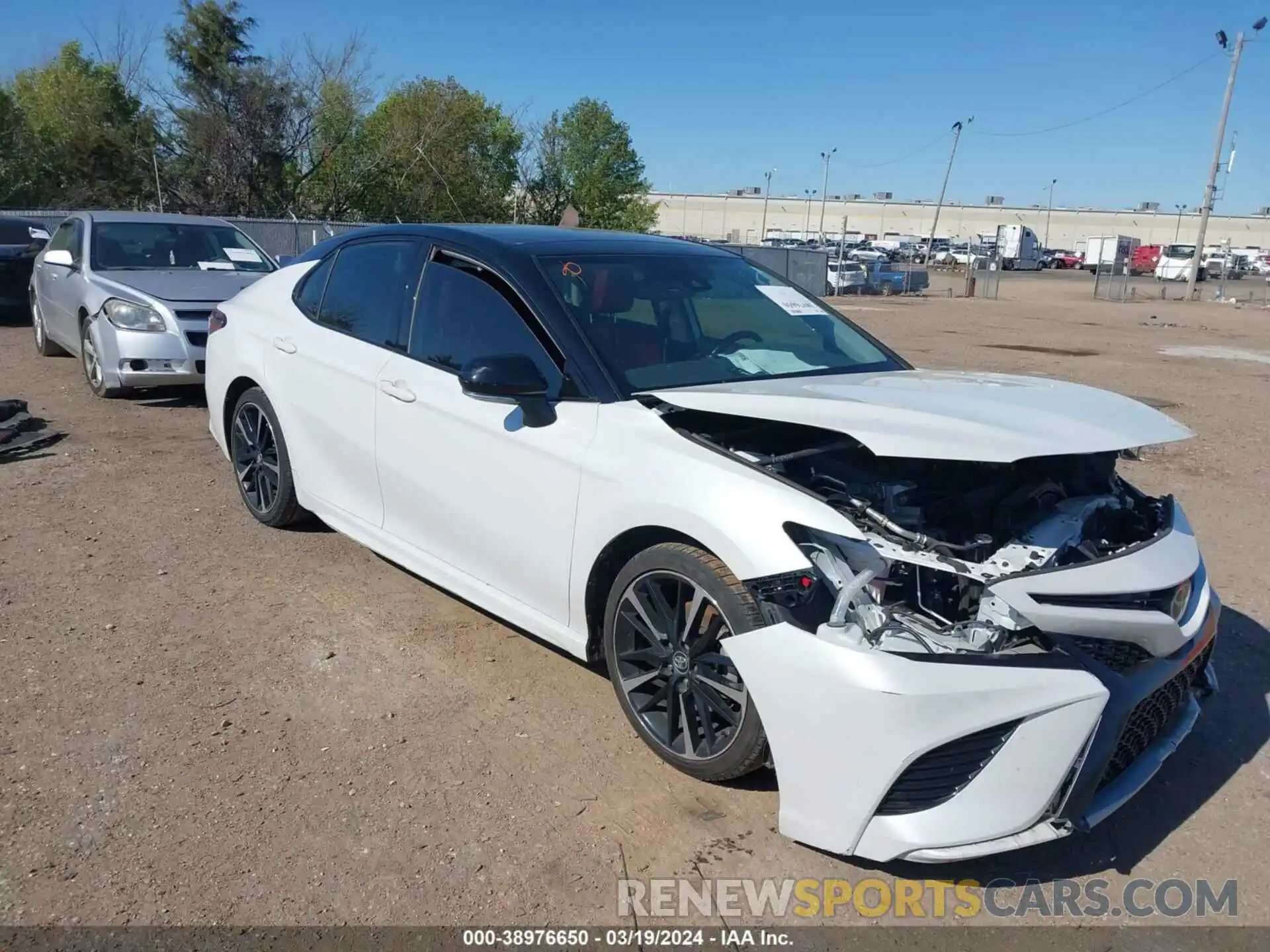 1 Photograph of a damaged car 4T1B61HK5KU238758 TOYOTA CAMRY 2019