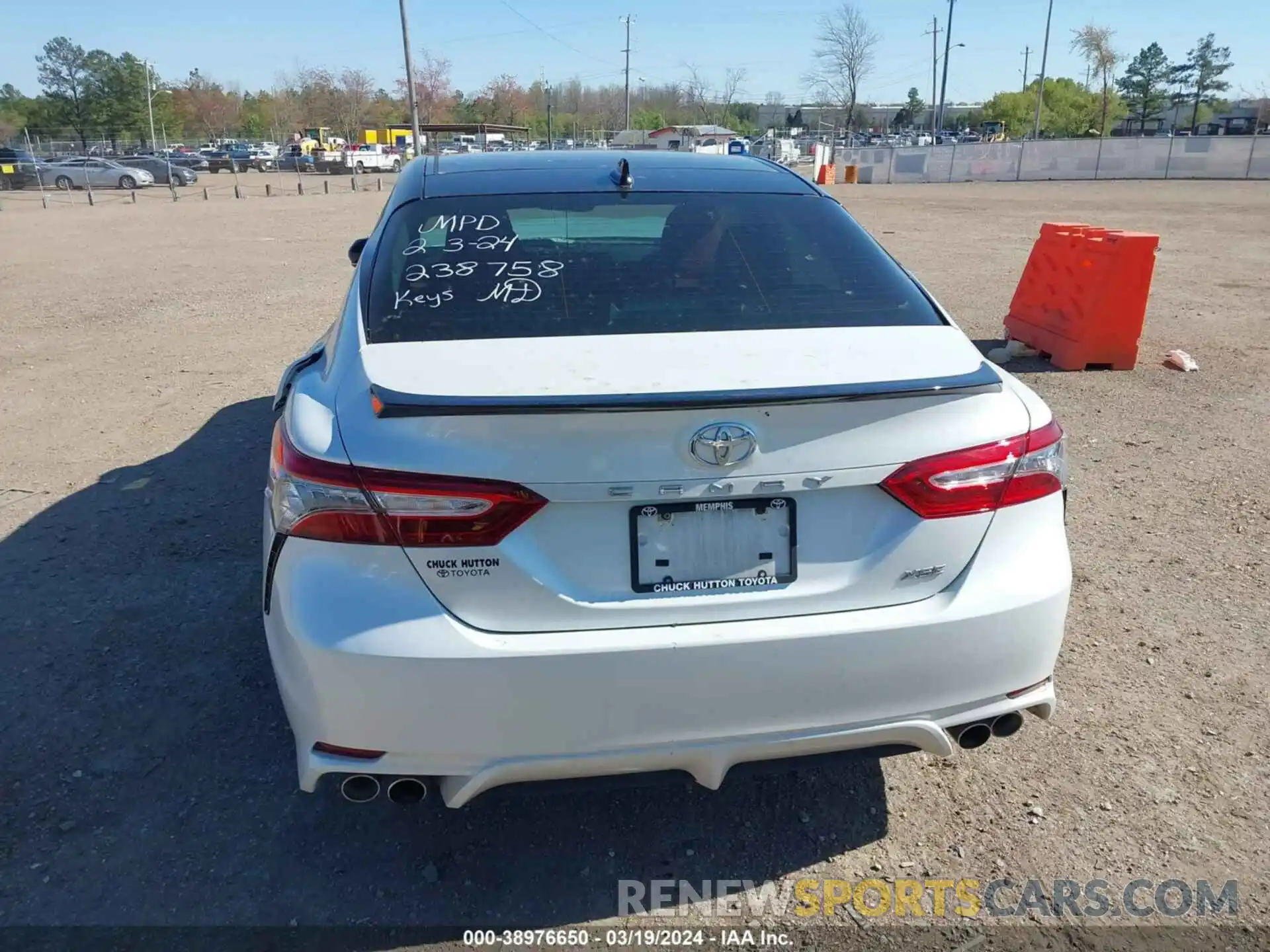 16 Photograph of a damaged car 4T1B61HK5KU238758 TOYOTA CAMRY 2019