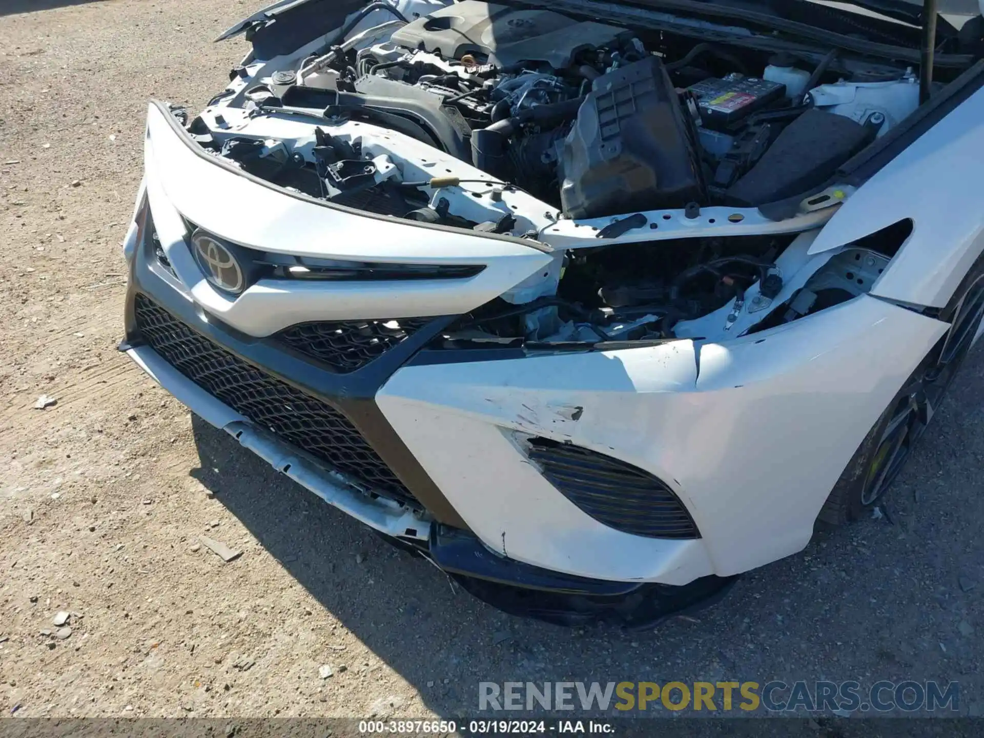 6 Photograph of a damaged car 4T1B61HK5KU238758 TOYOTA CAMRY 2019