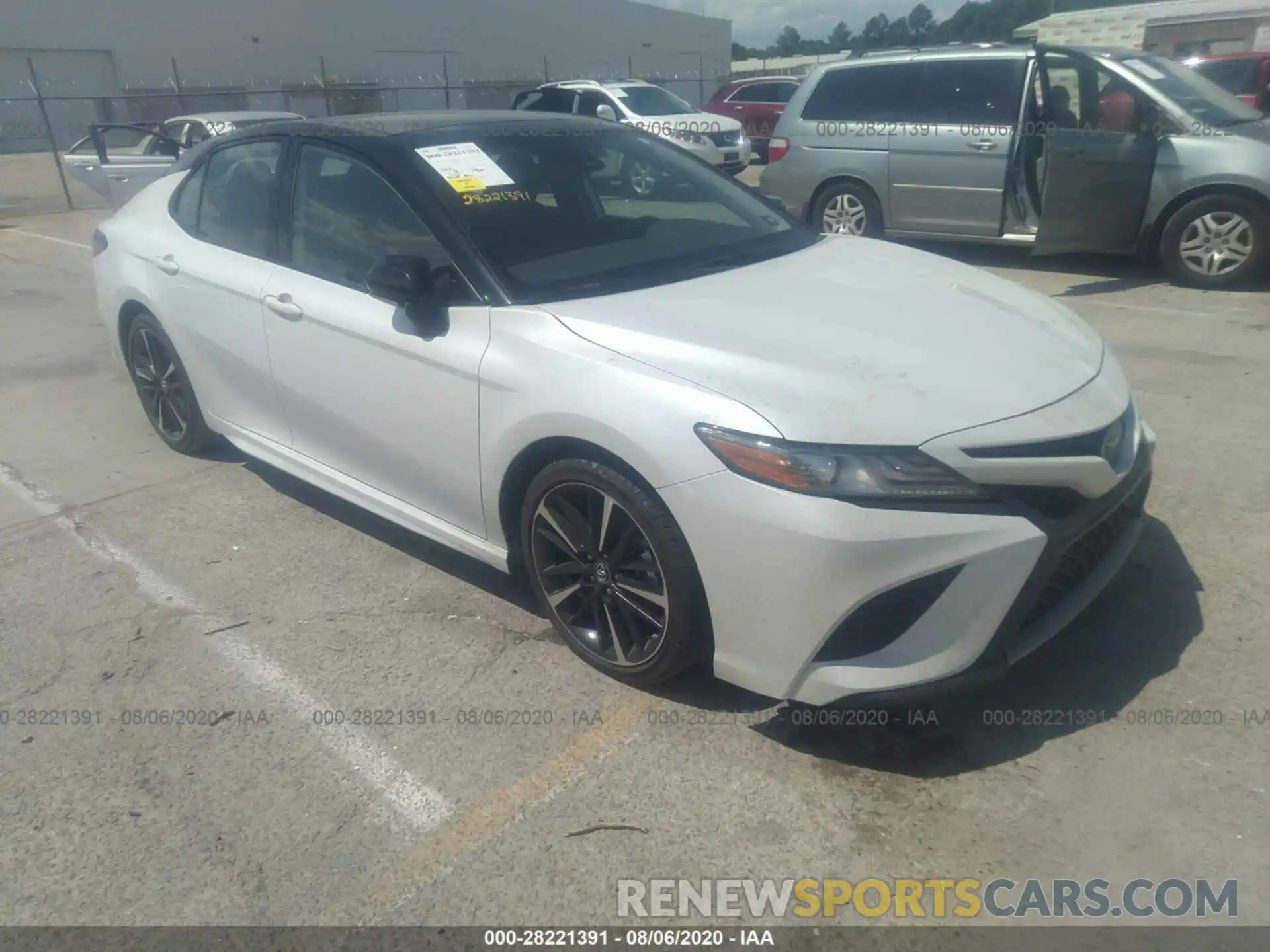 1 Photograph of a damaged car 4T1B61HK5KU242499 TOYOTA CAMRY 2019