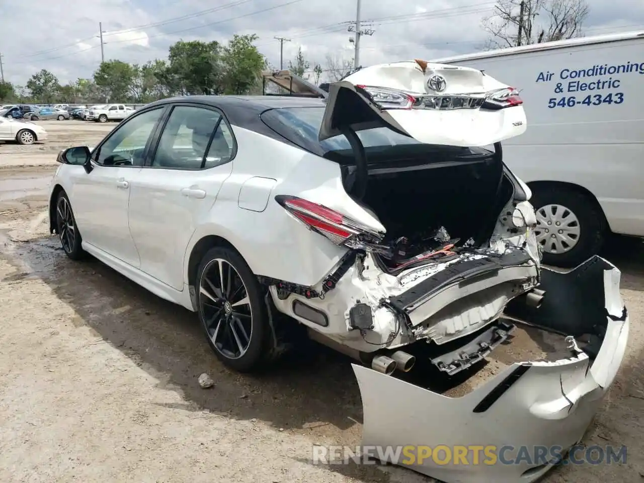 3 Photograph of a damaged car 4T1B61HK5KU244320 TOYOTA CAMRY 2019