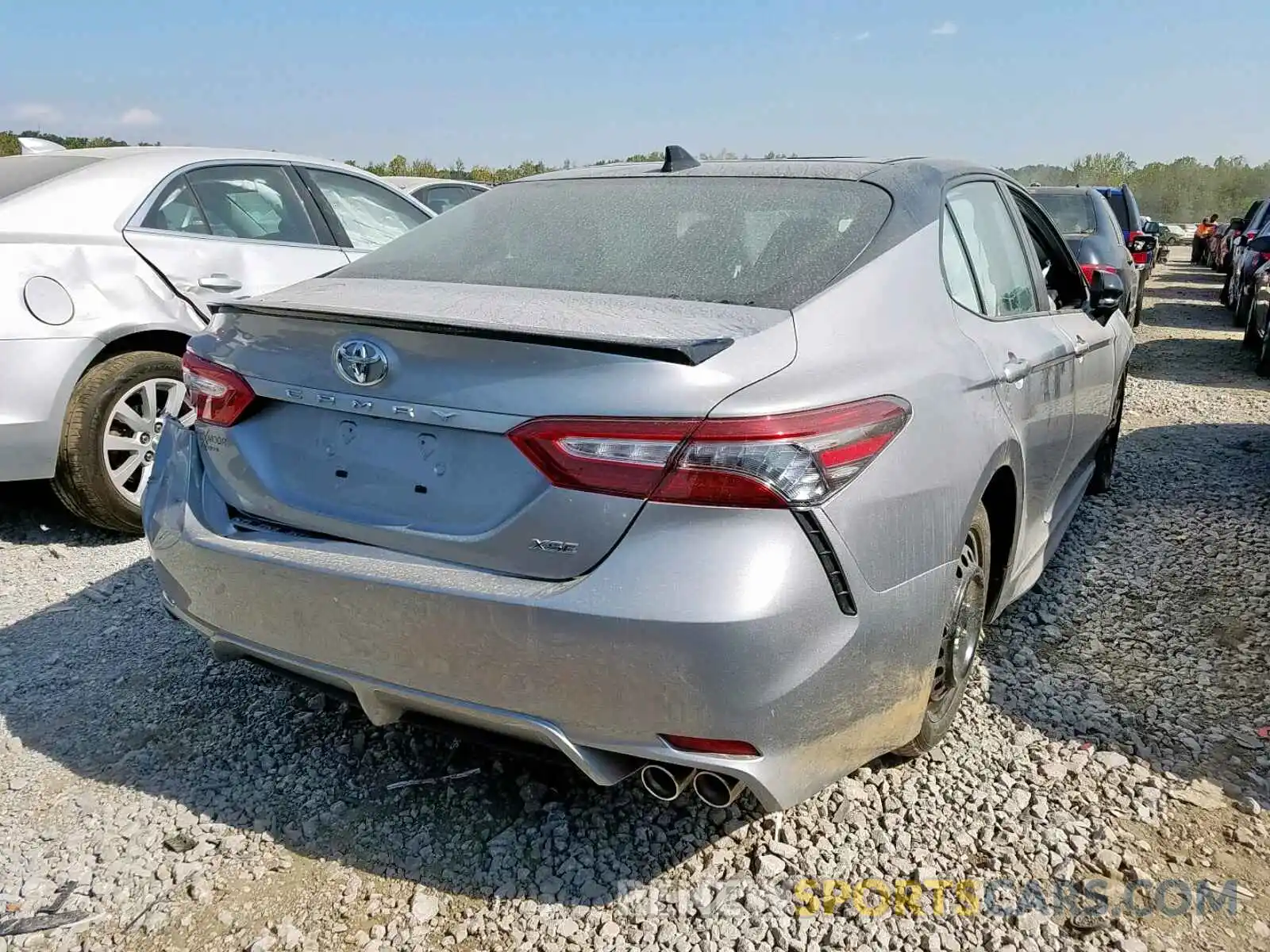 4 Photograph of a damaged car 4T1B61HK5KU250828 TOYOTA CAMRY 2019