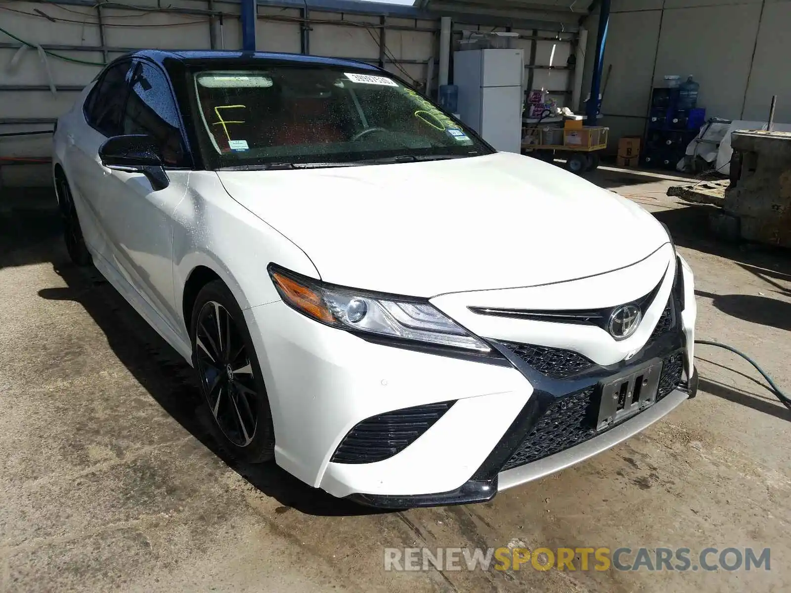 1 Photograph of a damaged car 4T1B61HK5KU252756 TOYOTA CAMRY 2019