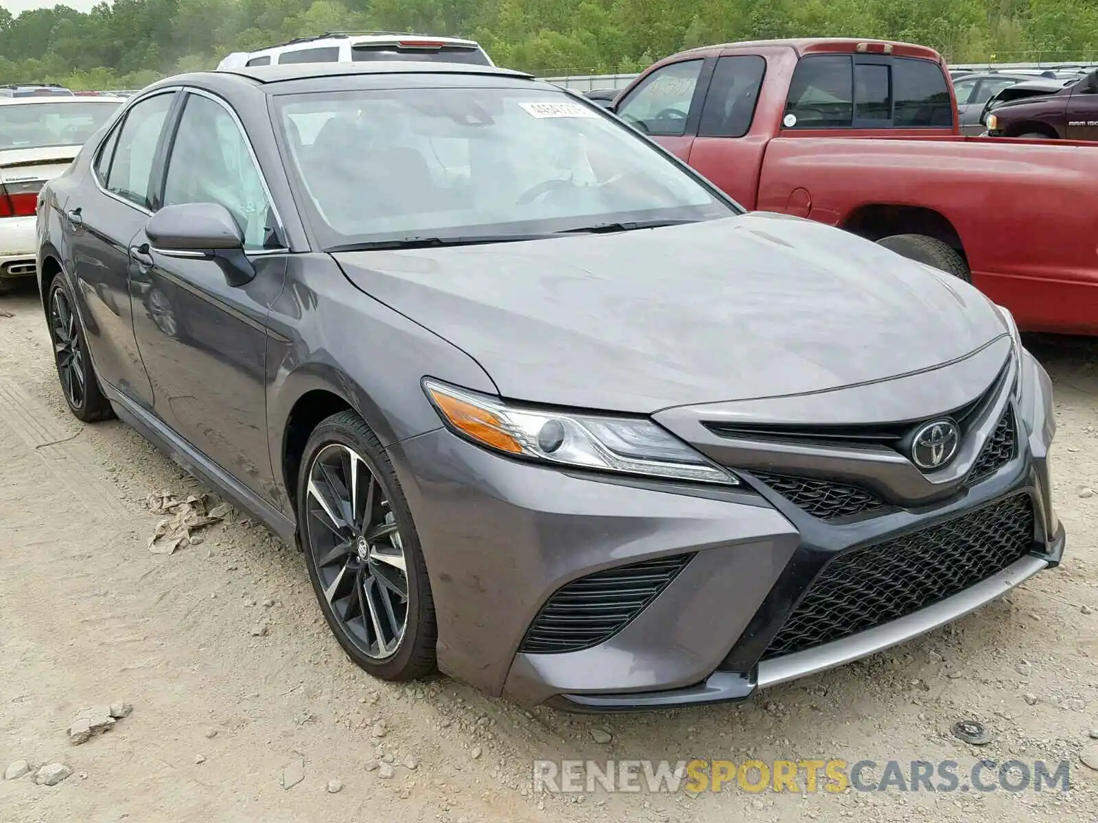 1 Photograph of a damaged car 4T1B61HK5KU252868 TOYOTA CAMRY 2019