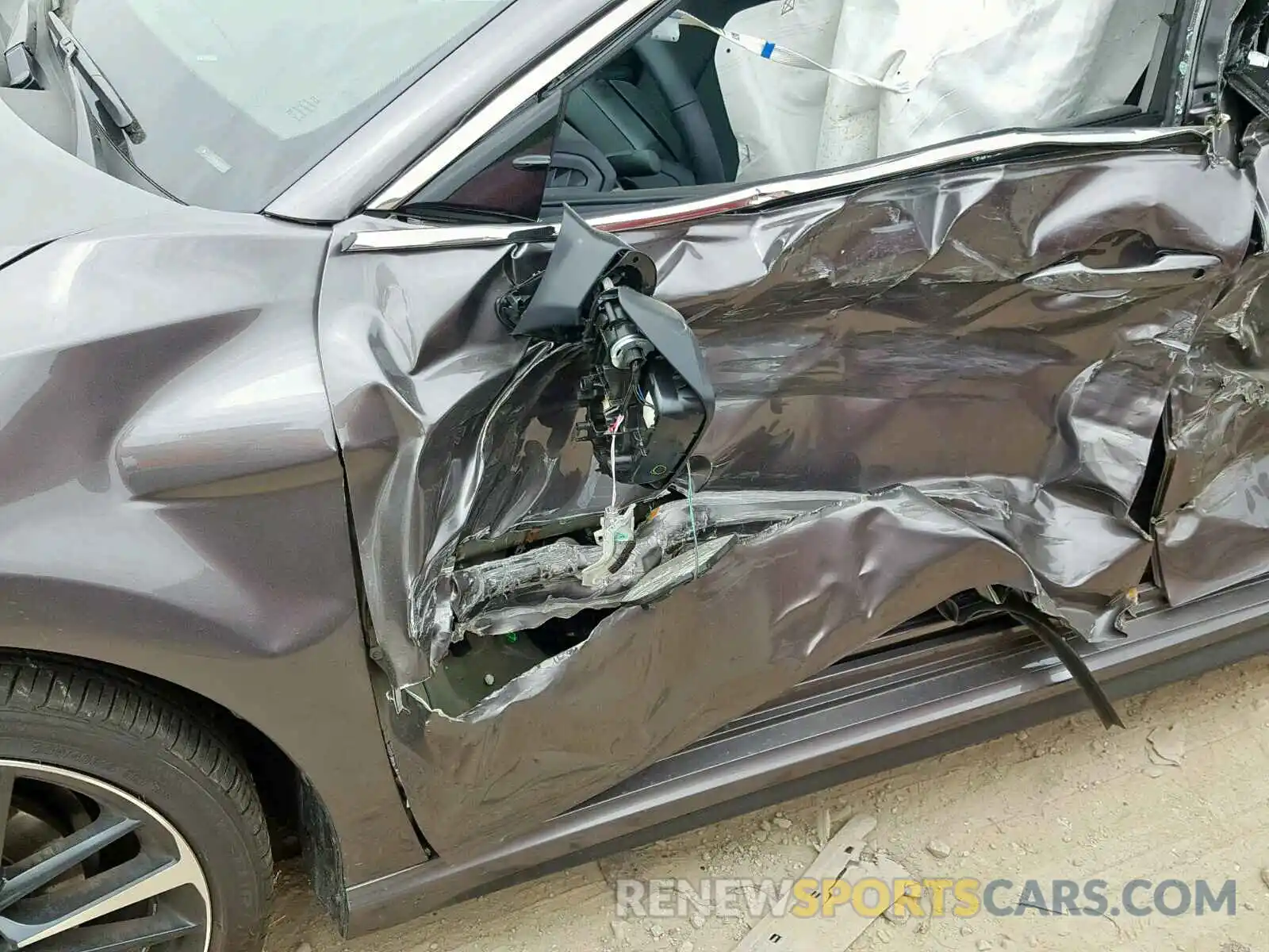 10 Photograph of a damaged car 4T1B61HK5KU252868 TOYOTA CAMRY 2019