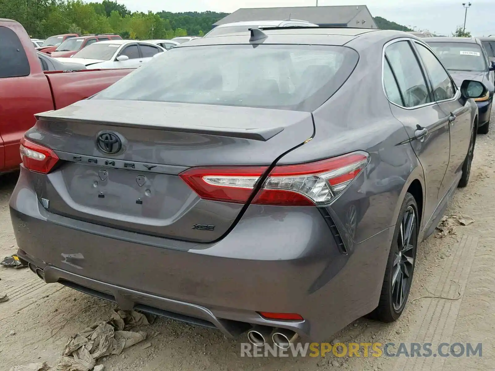 4 Photograph of a damaged car 4T1B61HK5KU252868 TOYOTA CAMRY 2019