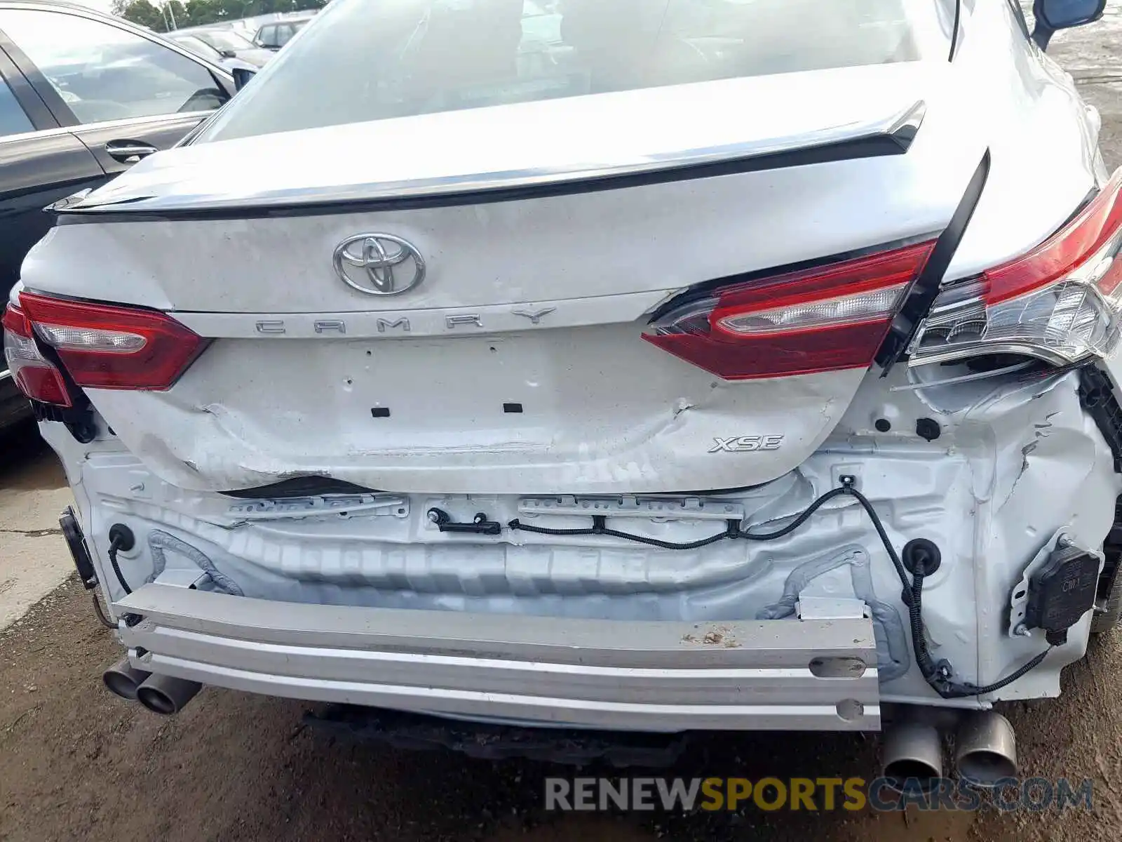 9 Photograph of a damaged car 4T1B61HK5KU253244 TOYOTA CAMRY 2019