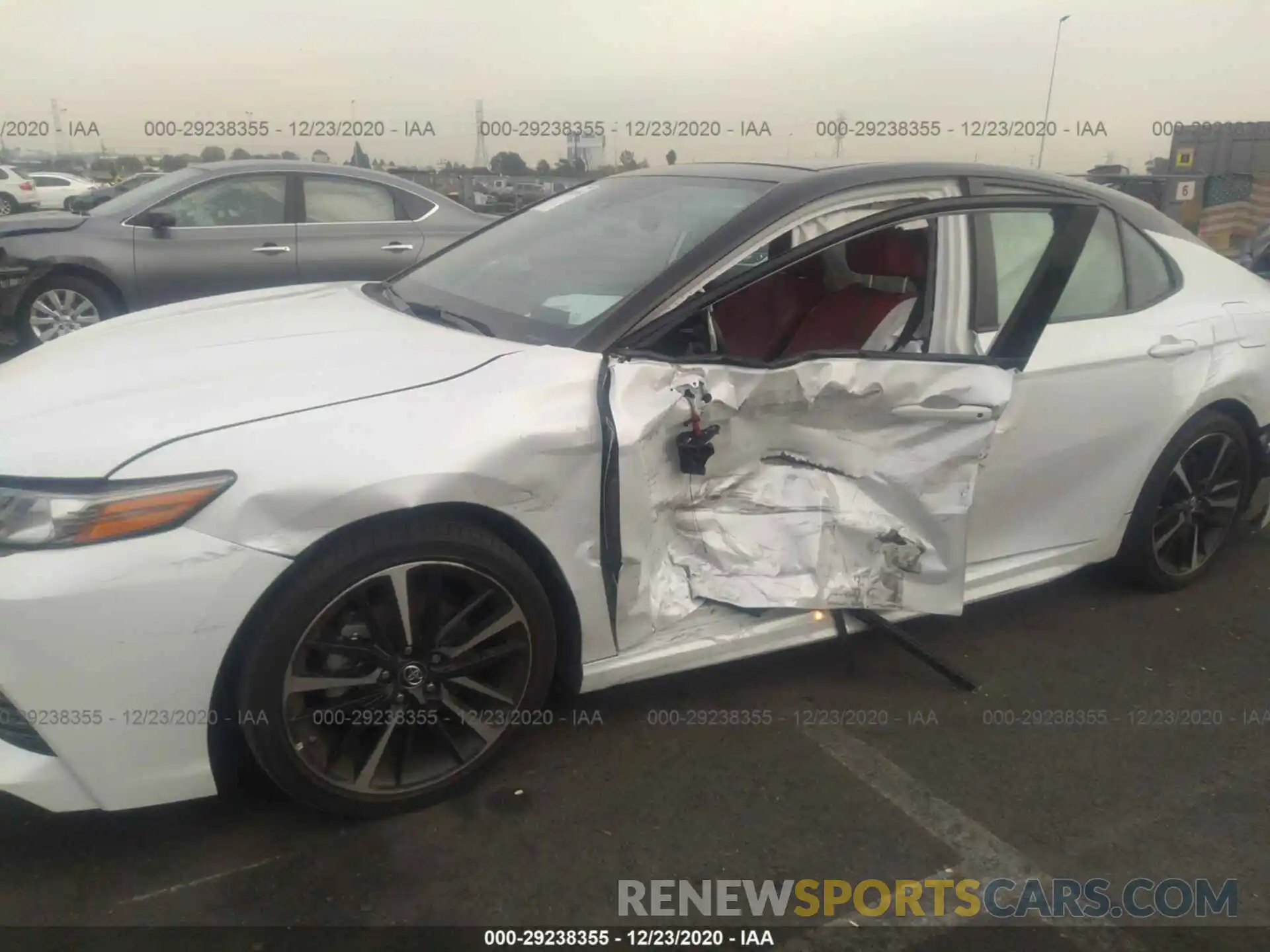 6 Photograph of a damaged car 4T1B61HK5KU259738 TOYOTA CAMRY 2019