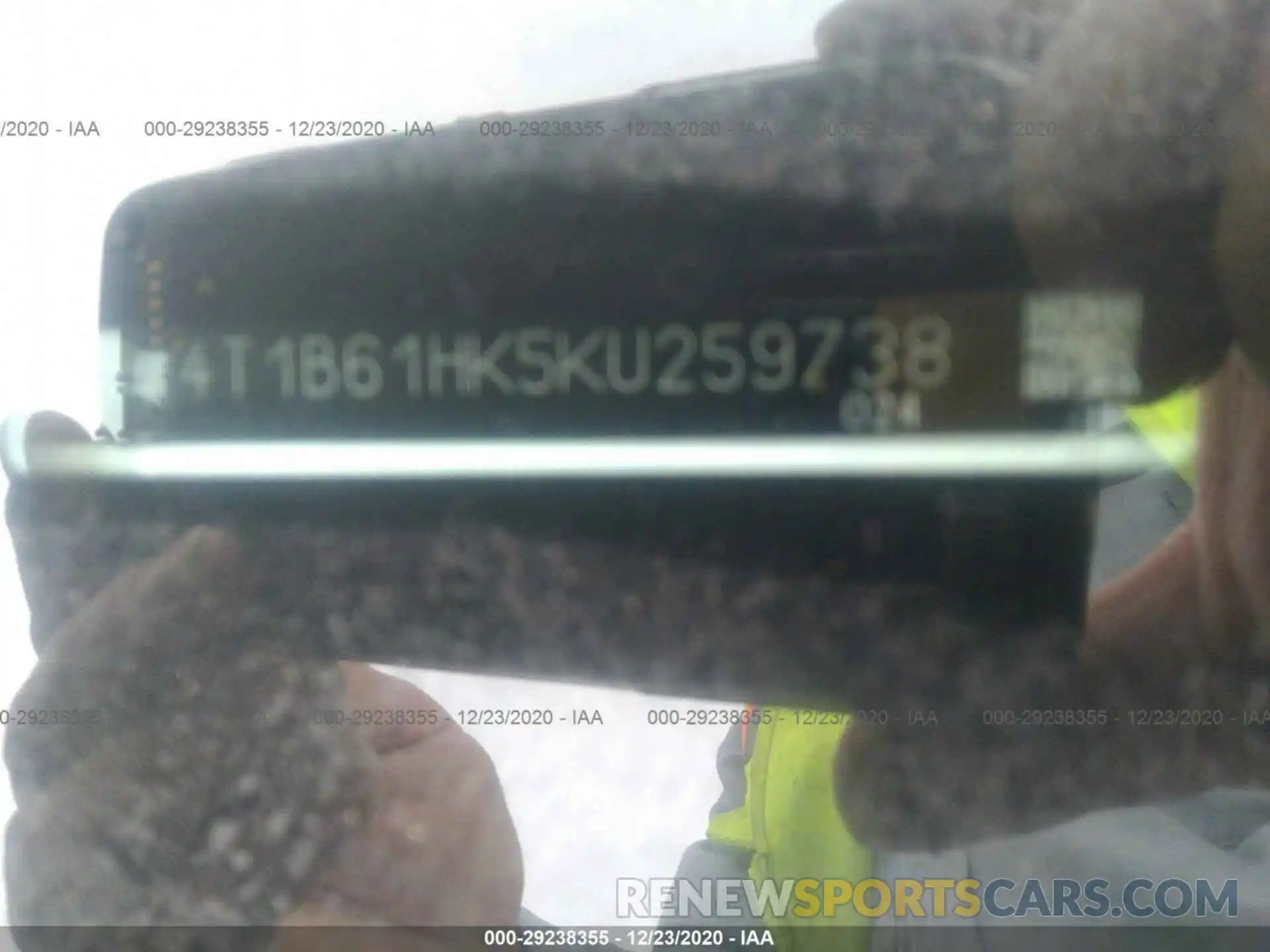 9 Photograph of a damaged car 4T1B61HK5KU259738 TOYOTA CAMRY 2019