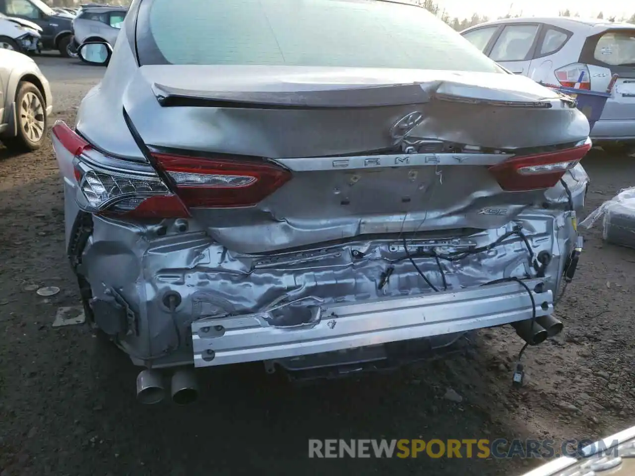 9 Photograph of a damaged car 4T1B61HK5KU260520 TOYOTA CAMRY 2019