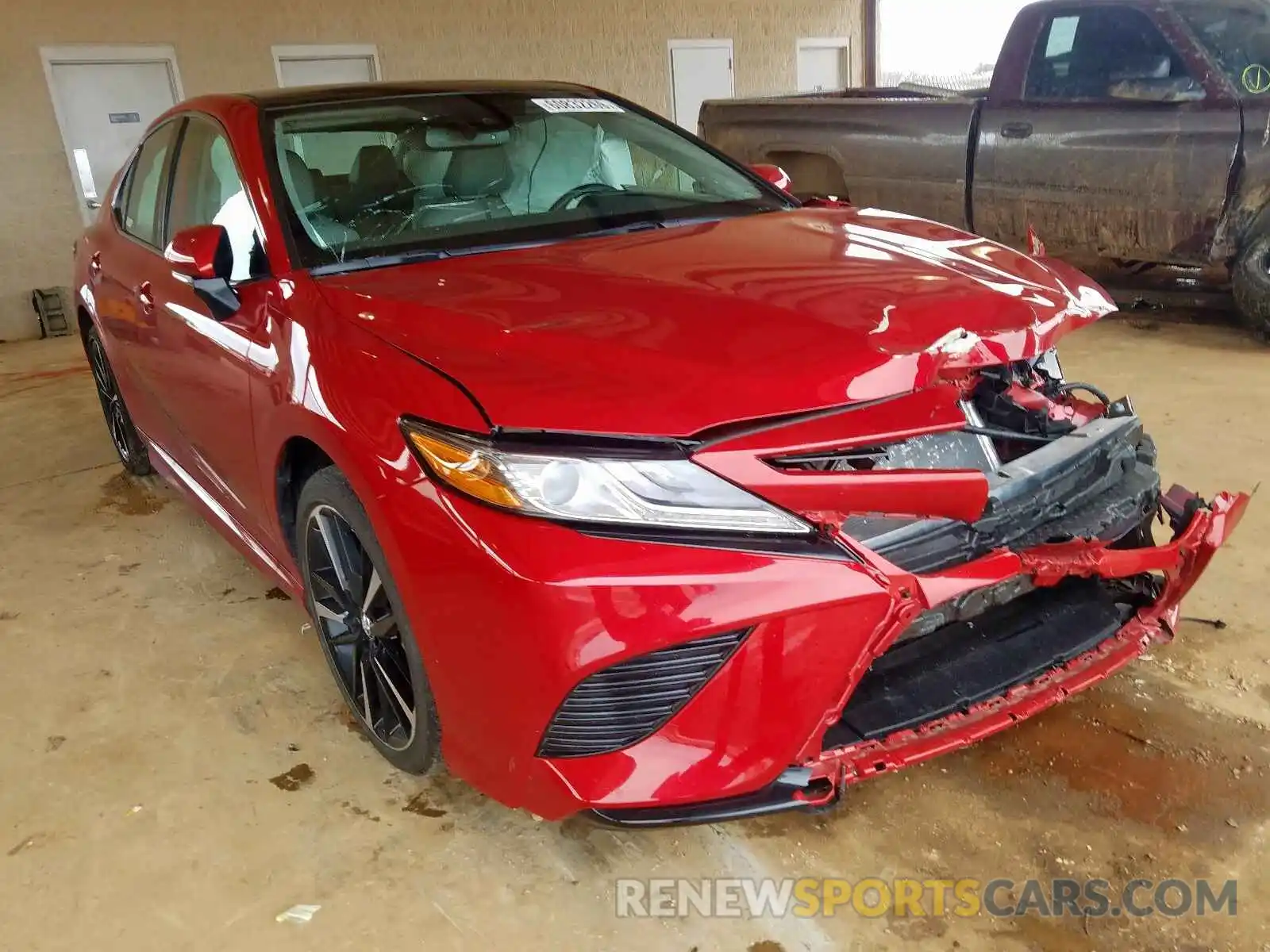 1 Photograph of a damaged car 4T1B61HK5KU262722 TOYOTA CAMRY 2019