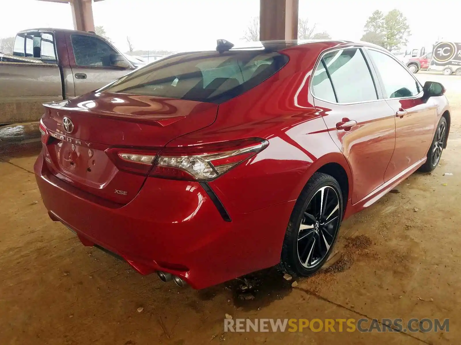 4 Photograph of a damaged car 4T1B61HK5KU262722 TOYOTA CAMRY 2019