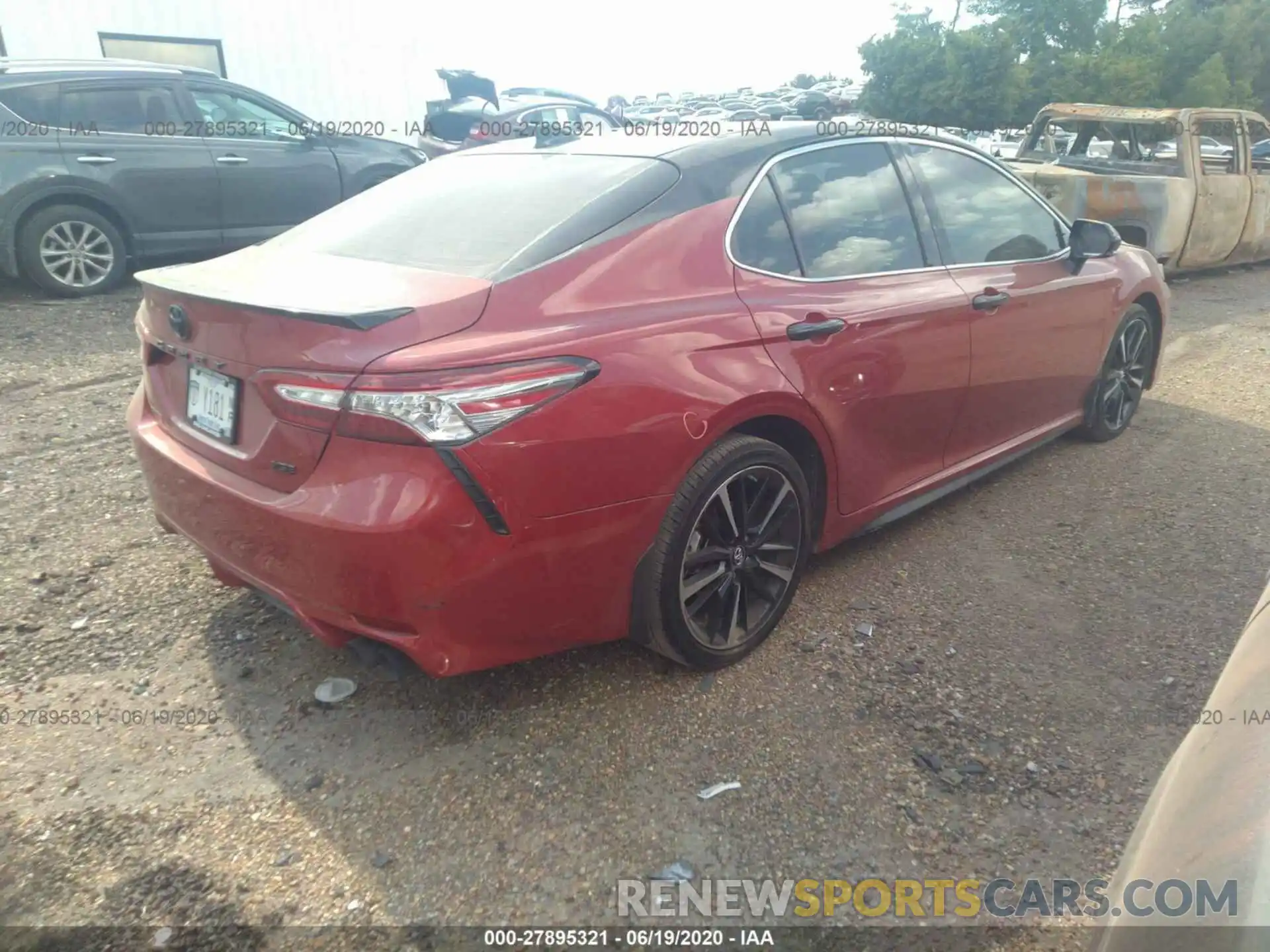 4 Photograph of a damaged car 4T1B61HK5KU285353 TOYOTA CAMRY 2019