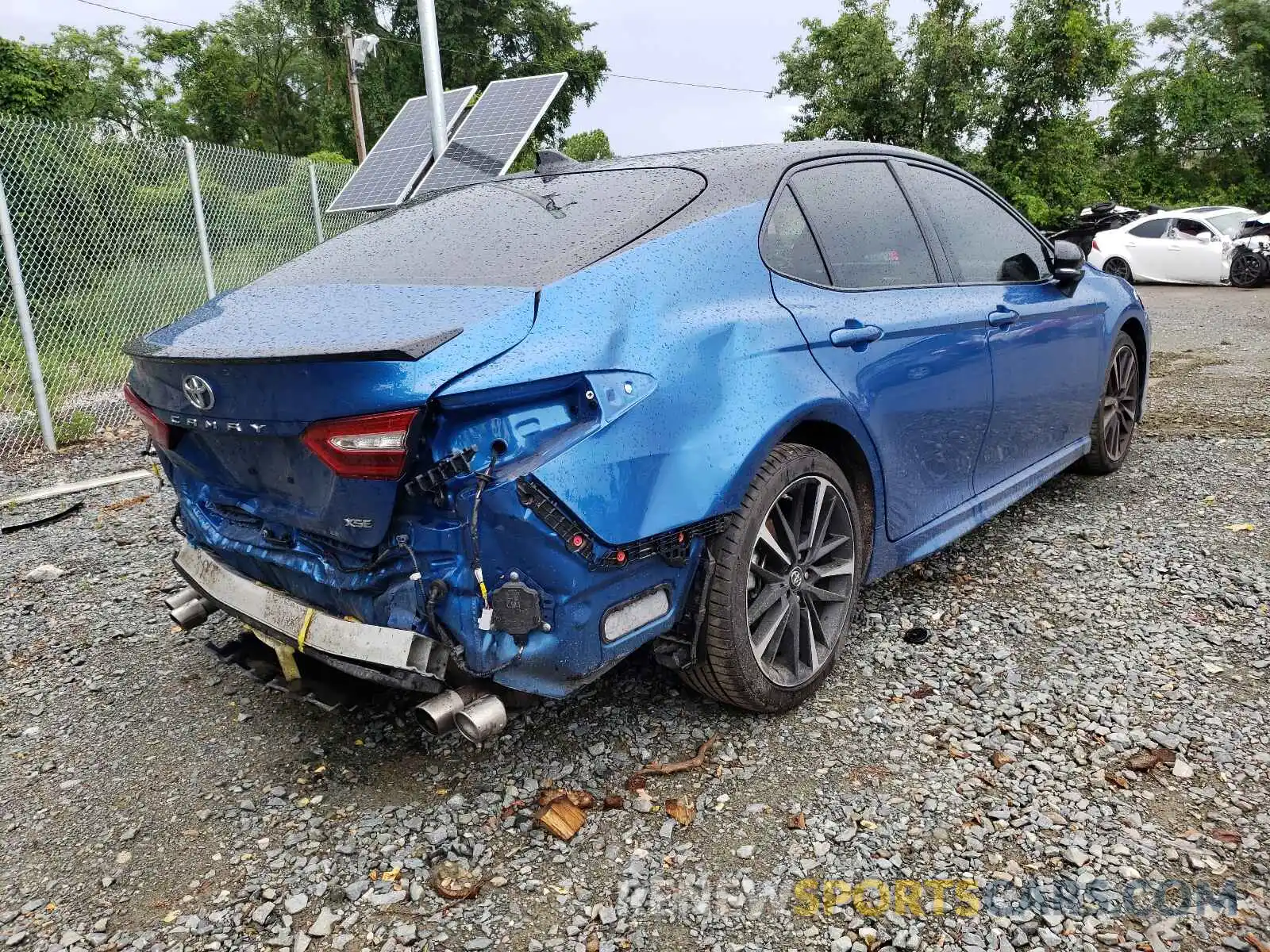 4 Photograph of a damaged car 4T1B61HK5KU291198 TOYOTA CAMRY 2019