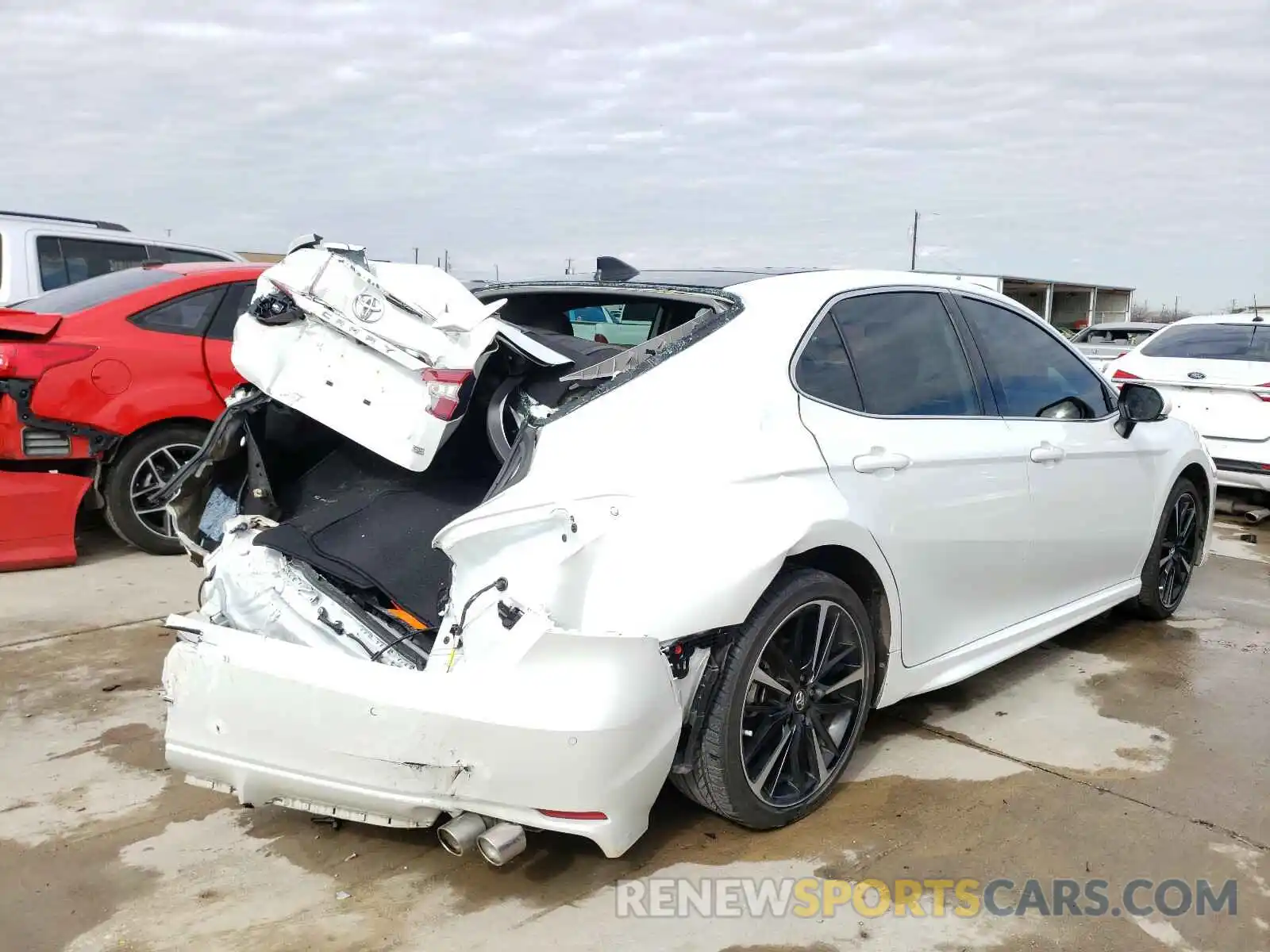 4 Photograph of a damaged car 4T1B61HK5KU296899 TOYOTA CAMRY 2019