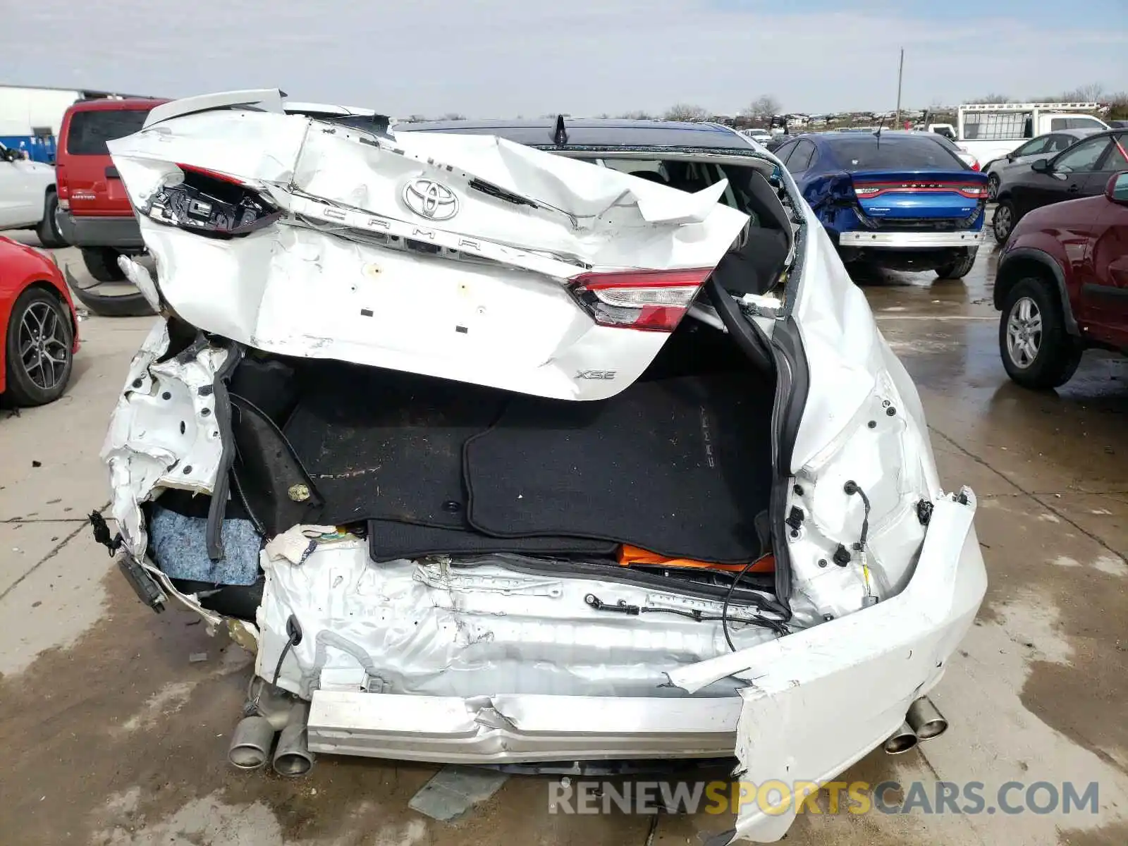 9 Photograph of a damaged car 4T1B61HK5KU296899 TOYOTA CAMRY 2019