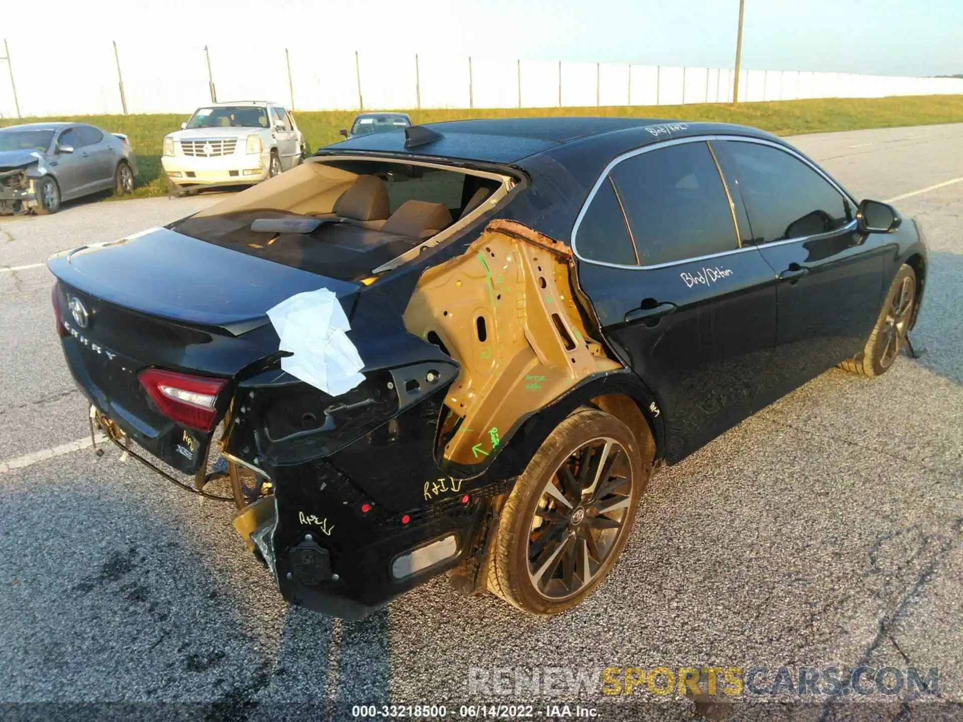 4 Photograph of a damaged car 4T1B61HK5KU298653 TOYOTA CAMRY 2019