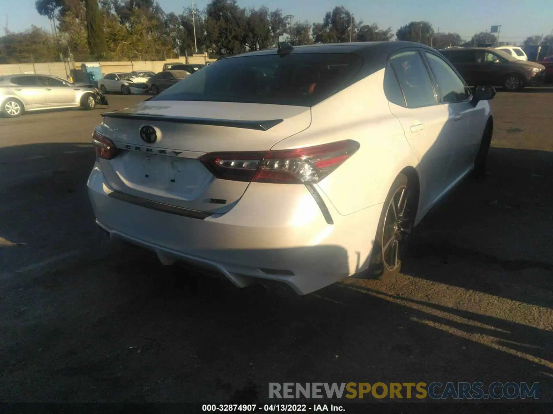 4 Photograph of a damaged car 4T1B61HK5KU299463 TOYOTA CAMRY 2019