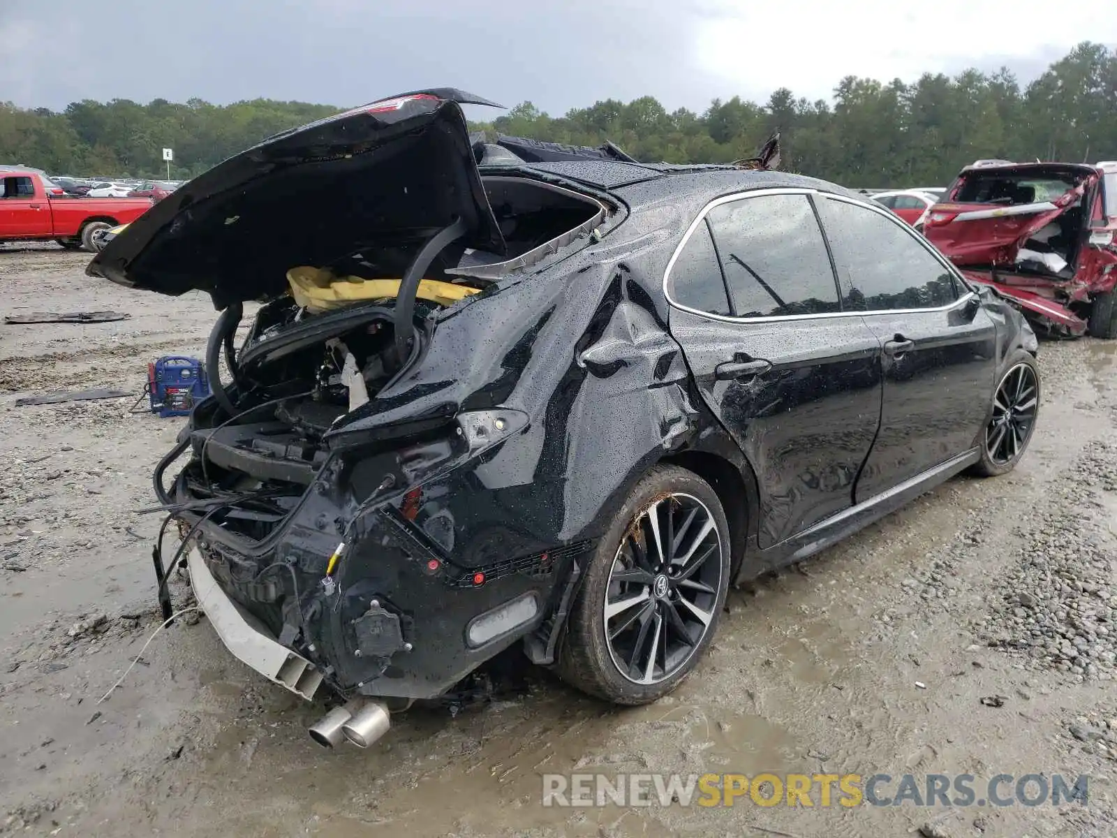 4 Photograph of a damaged car 4T1B61HK5KU740752 TOYOTA CAMRY 2019