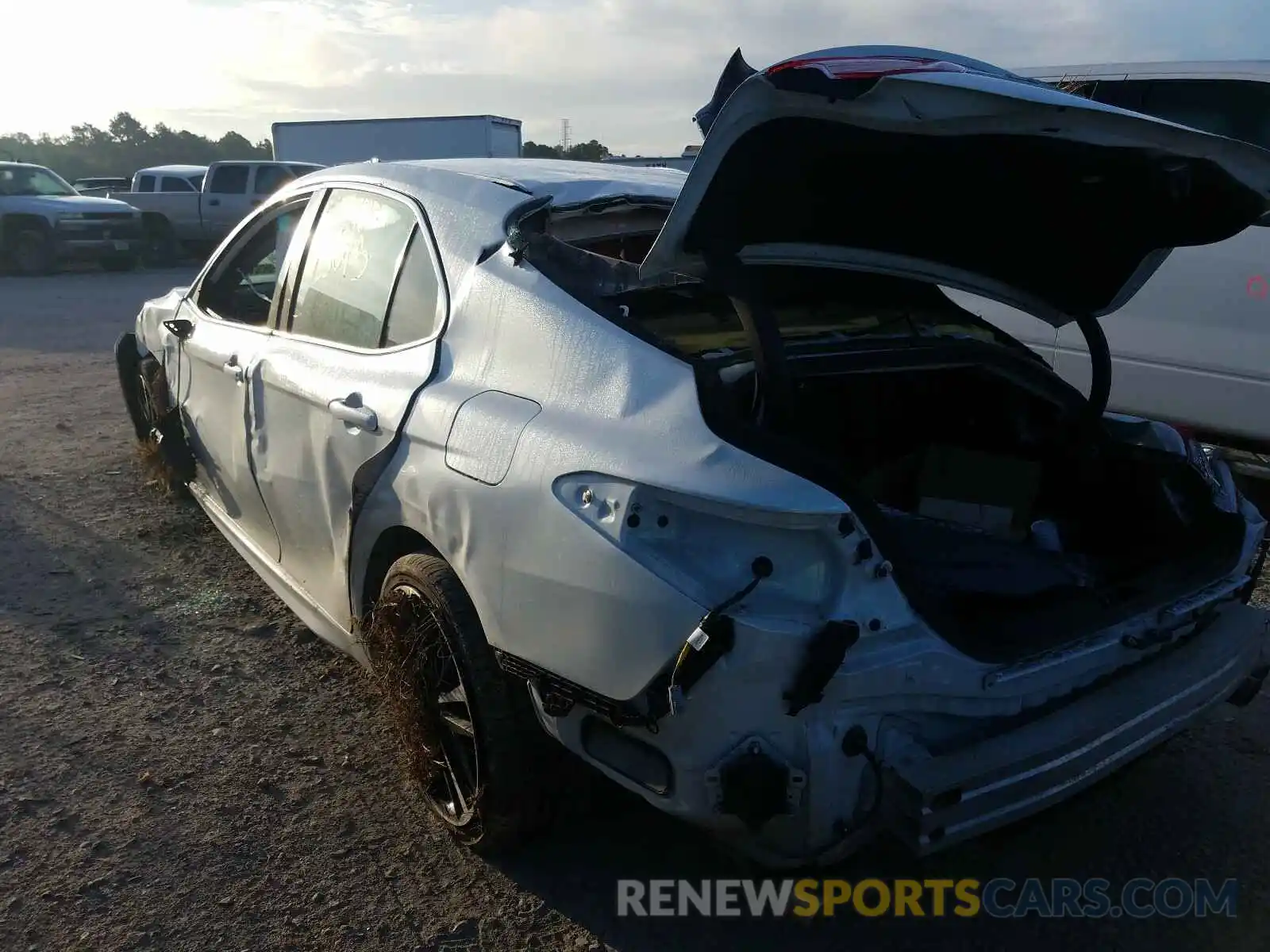 3 Photograph of a damaged car 4T1B61HK5KU780362 TOYOTA CAMRY 2019