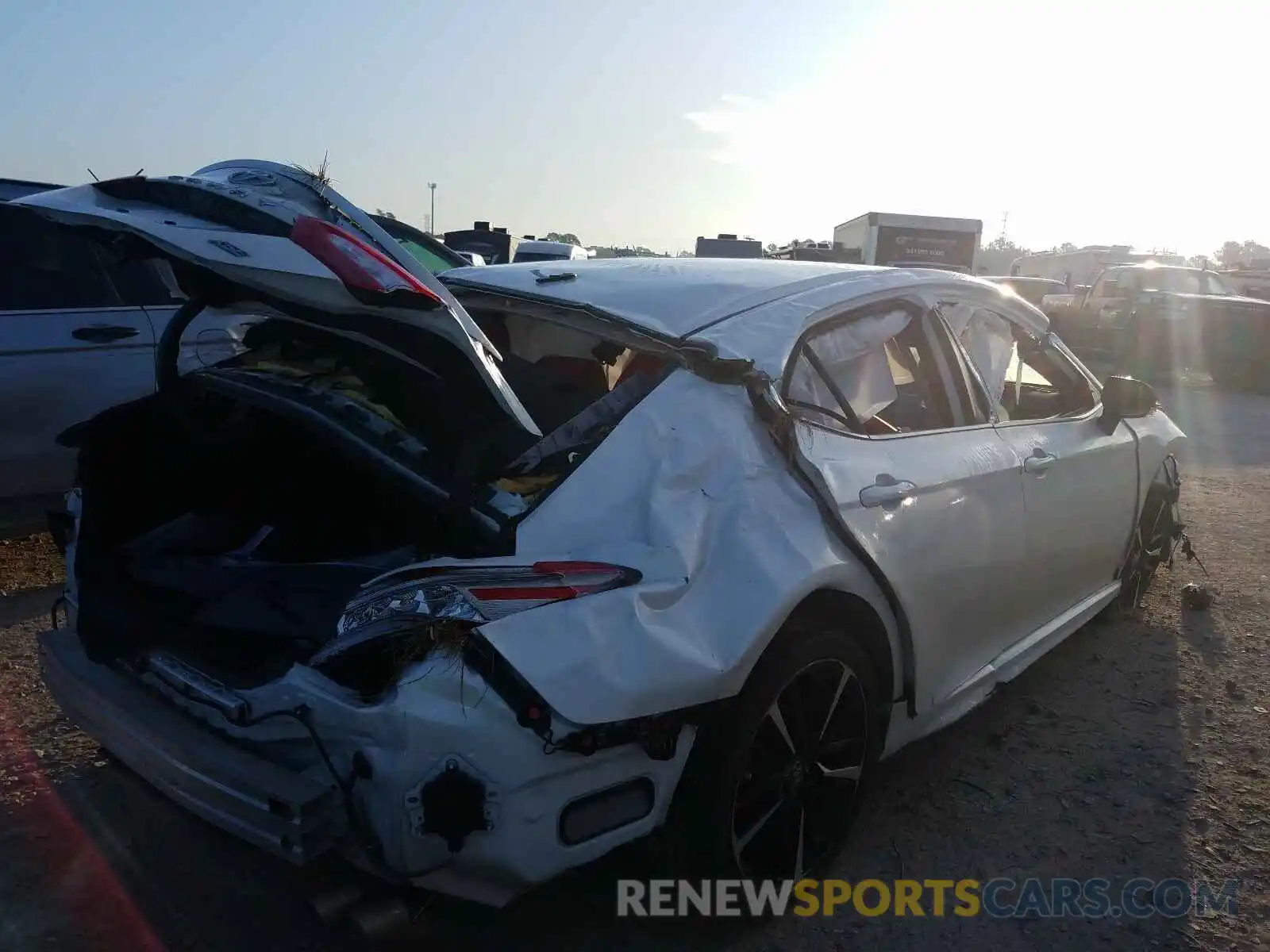 4 Photograph of a damaged car 4T1B61HK5KU780362 TOYOTA CAMRY 2019