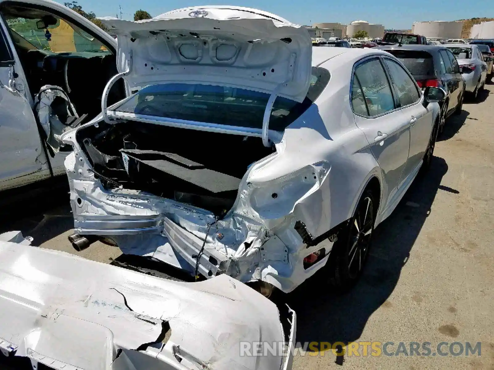 4 Photograph of a damaged car 4T1B61HK5KU794438 TOYOTA CAMRY 2019