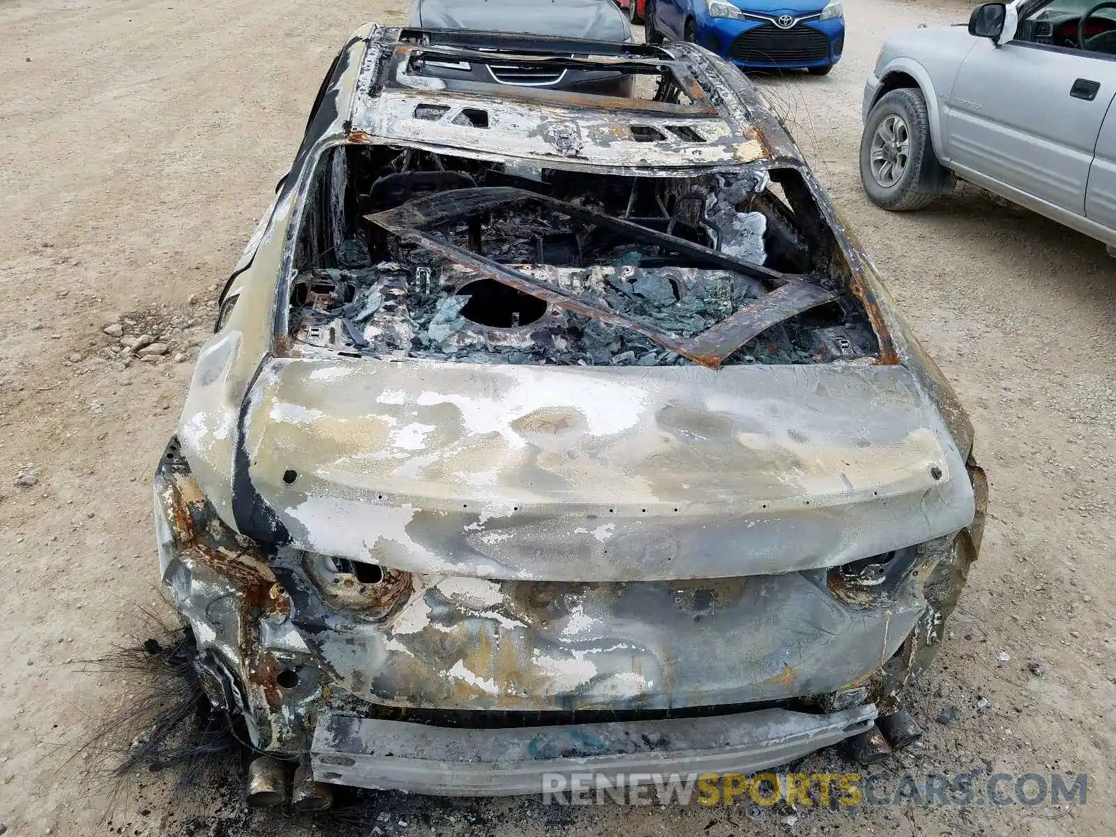 10 Photograph of a damaged car 4T1B61HK5KU805471 TOYOTA CAMRY 2019