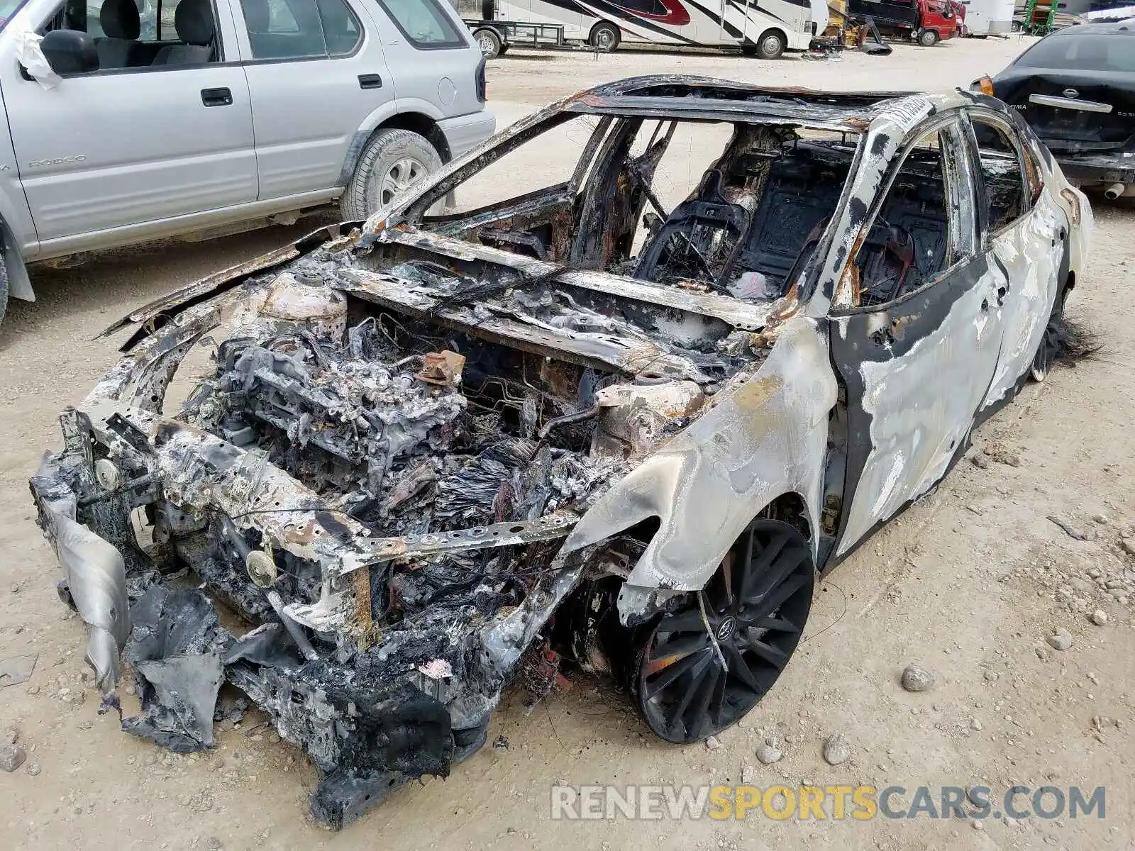 2 Photograph of a damaged car 4T1B61HK5KU805471 TOYOTA CAMRY 2019