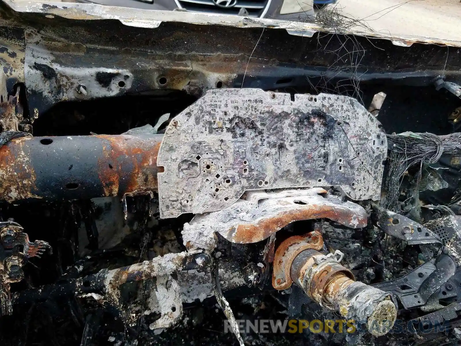 8 Photograph of a damaged car 4T1B61HK5KU805471 TOYOTA CAMRY 2019