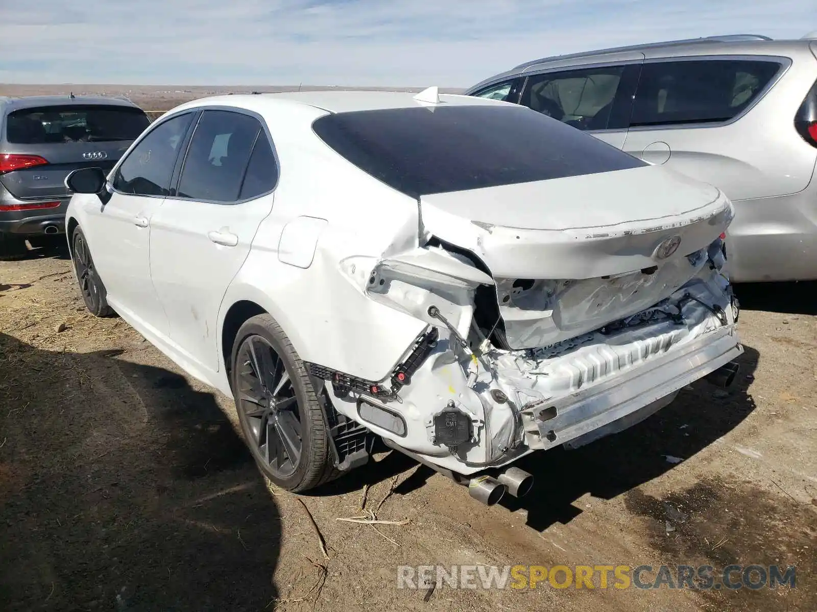 3 Photograph of a damaged car 4T1B61HK5KU811318 TOYOTA CAMRY 2019