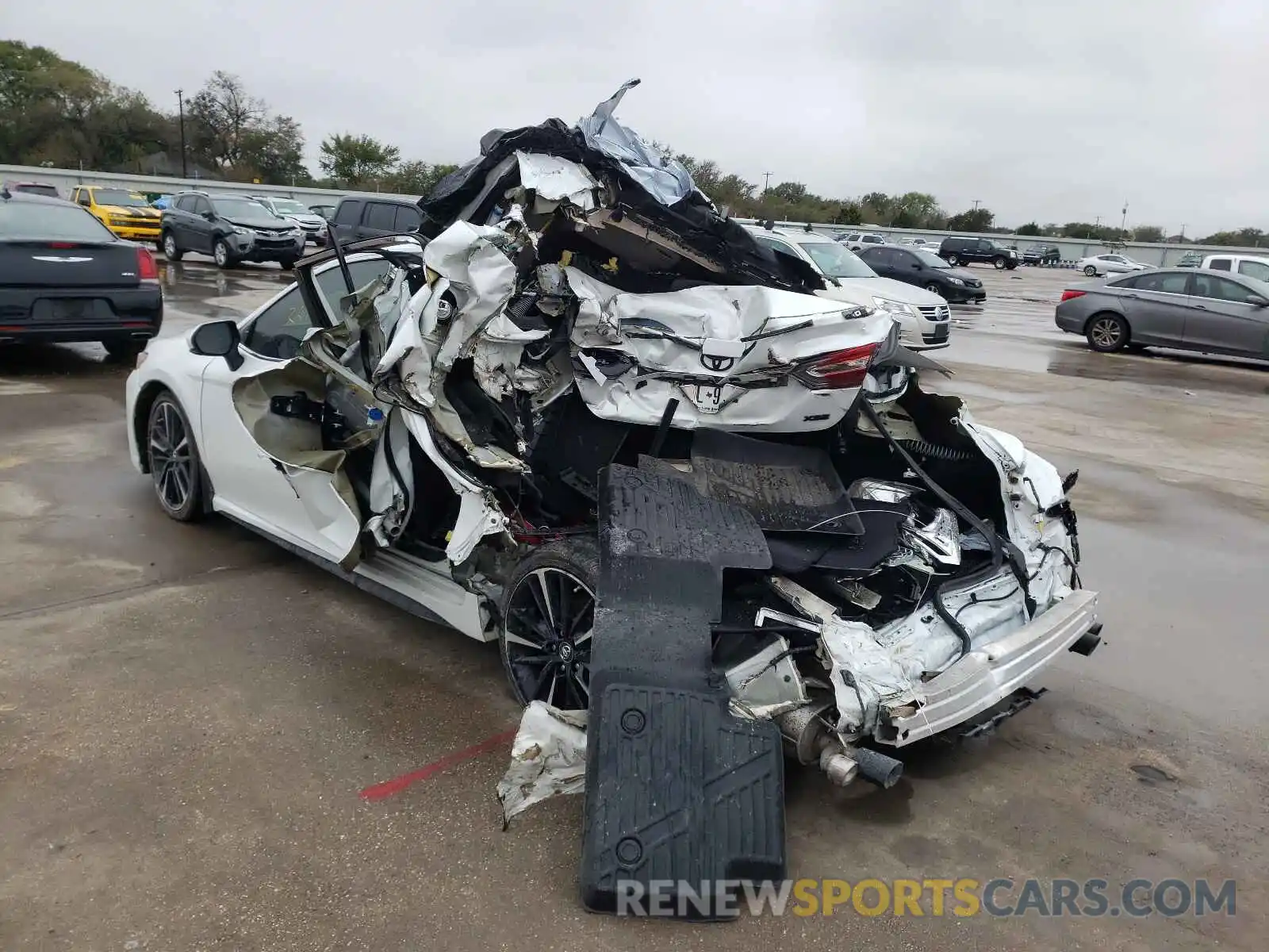 3 Photograph of a damaged car 4T1B61HK5KU814087 TOYOTA CAMRY 2019